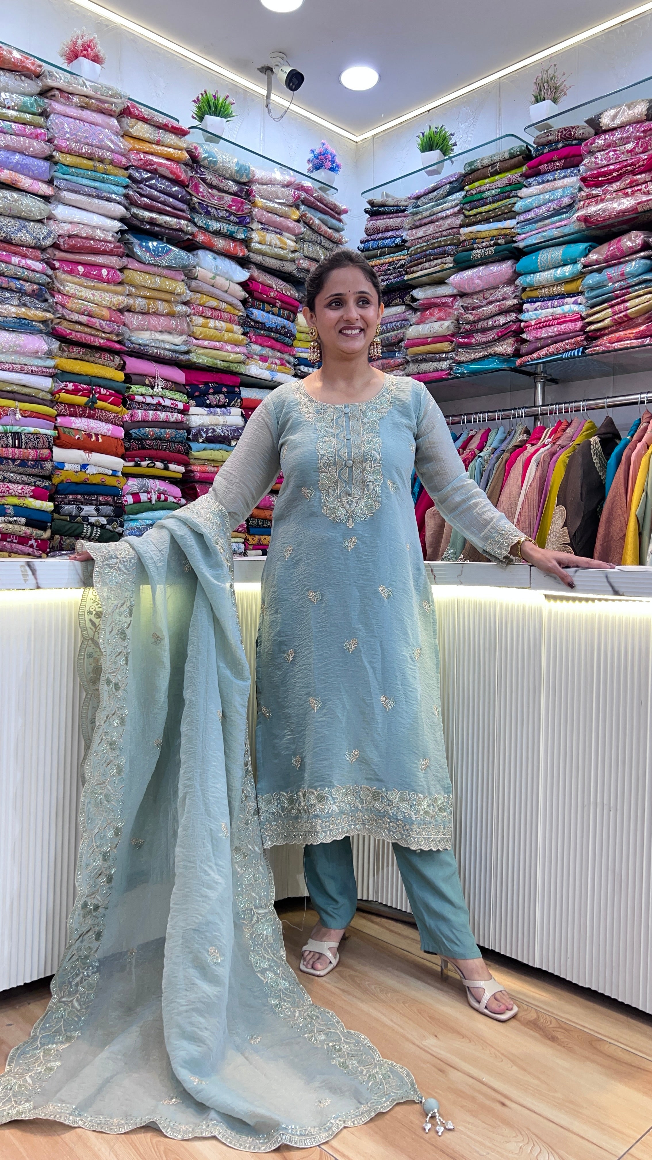 Beautiful crush tissue with classy dupatta ( ym 65467 )