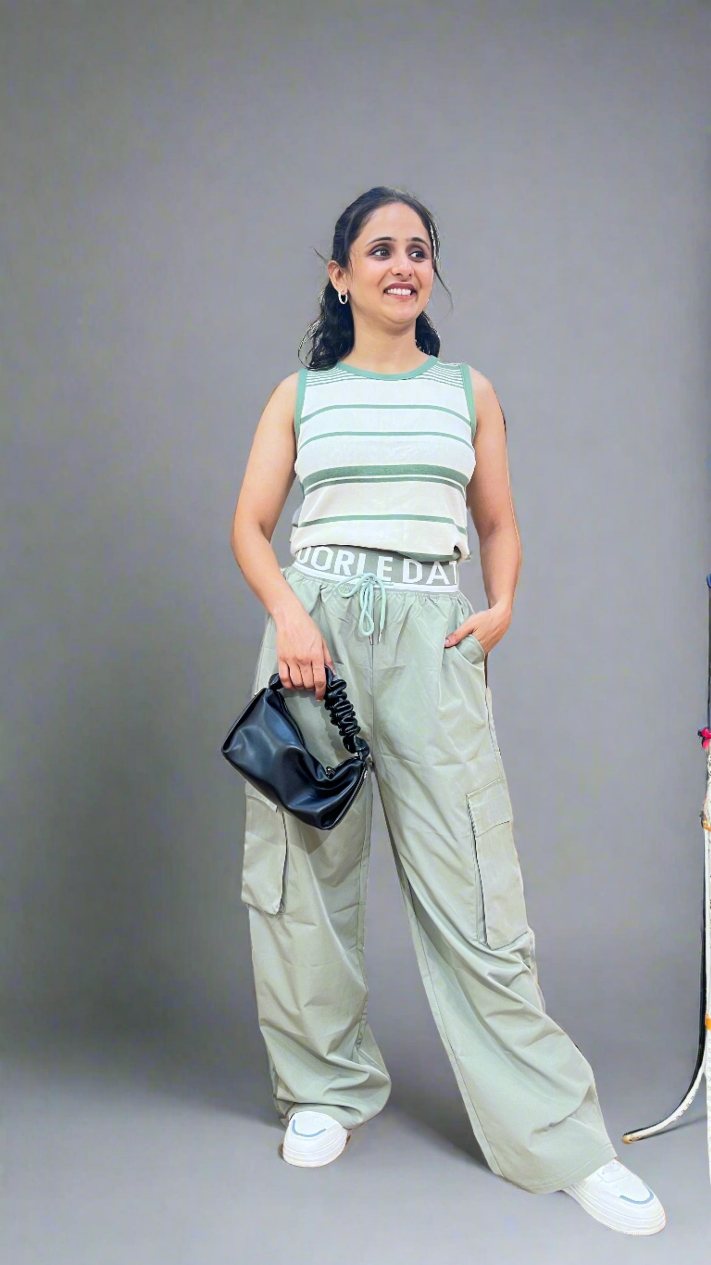 Women relax fit cargo pants