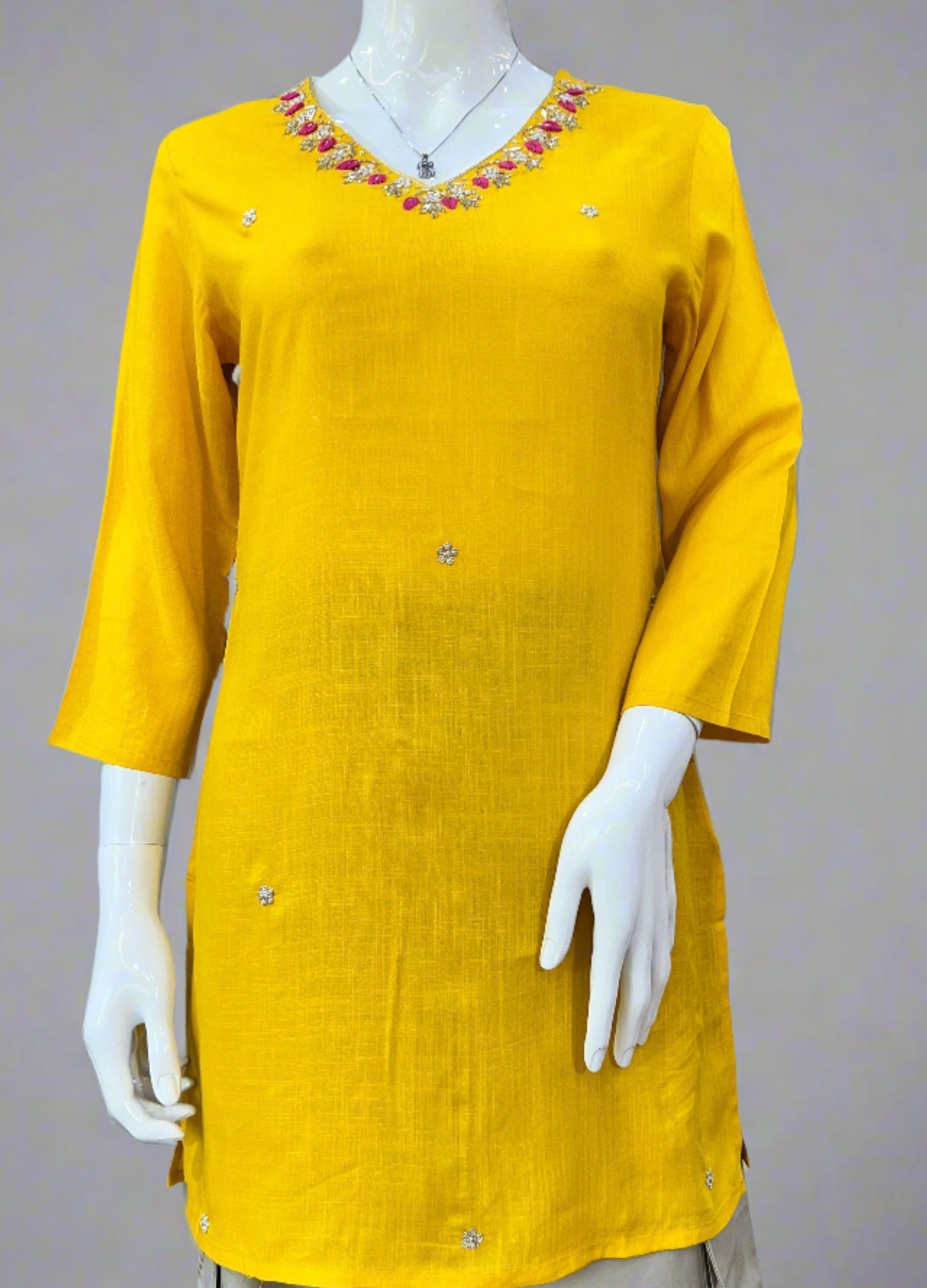 Annah hand embroidered short kurta