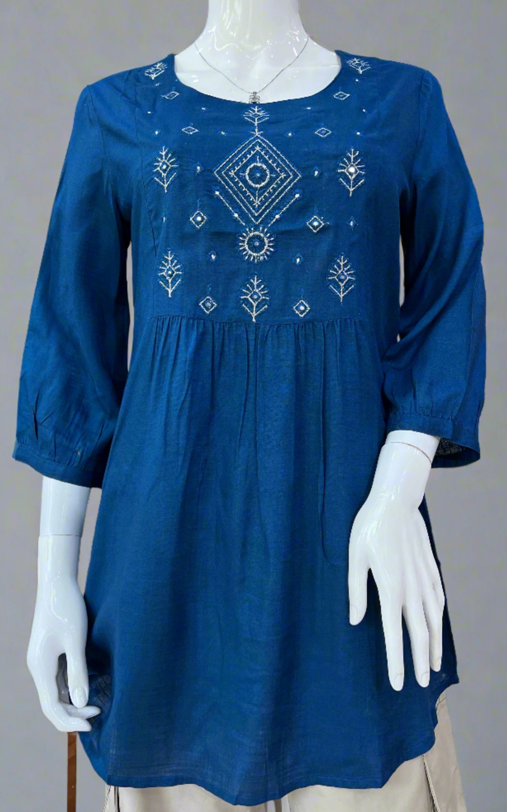 Arha round neck embroidered short kurta