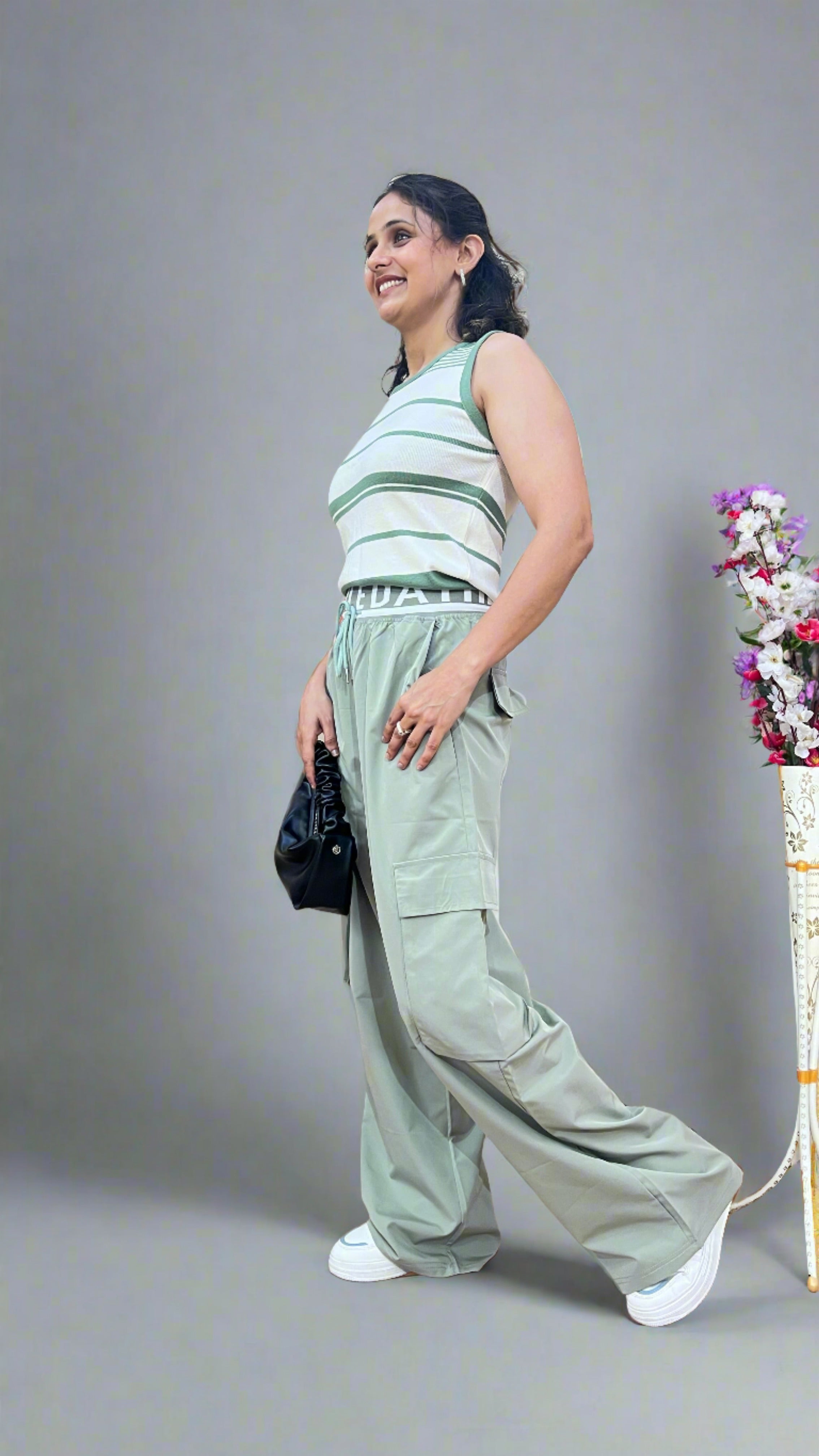 Women relax fit cargo pants