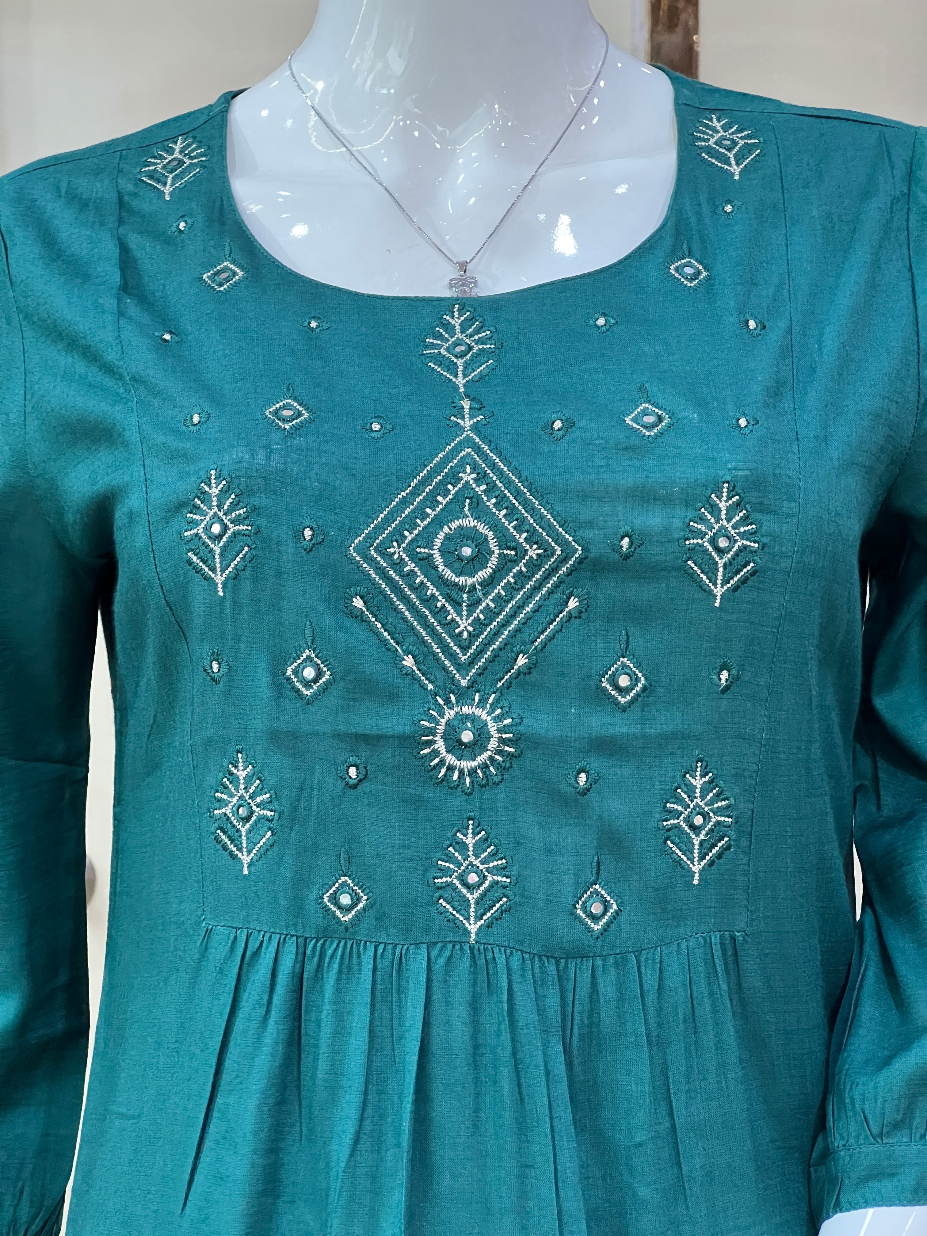 Arha round neck embroidered short kurta