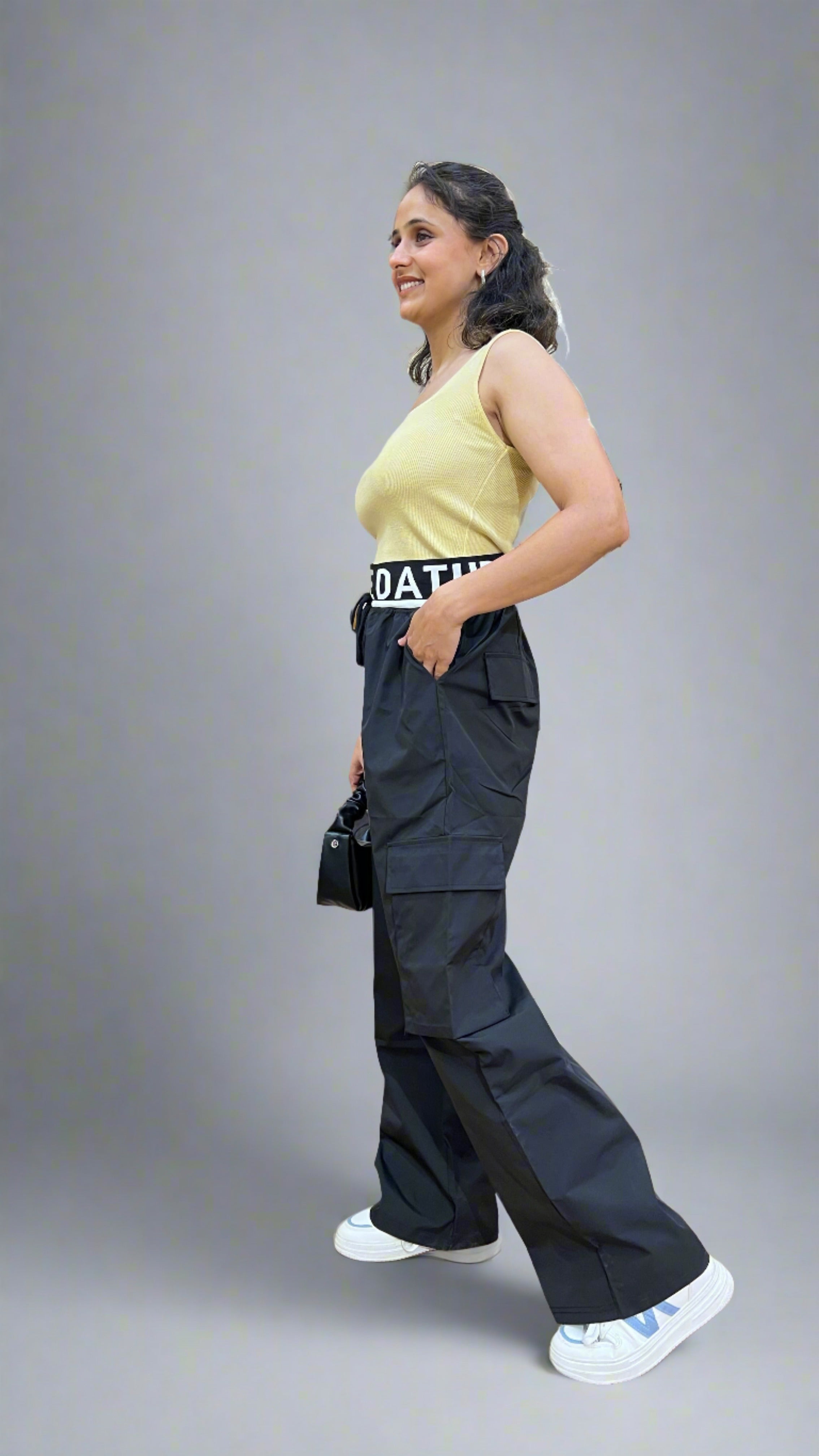 Women relax fit cargo pants
