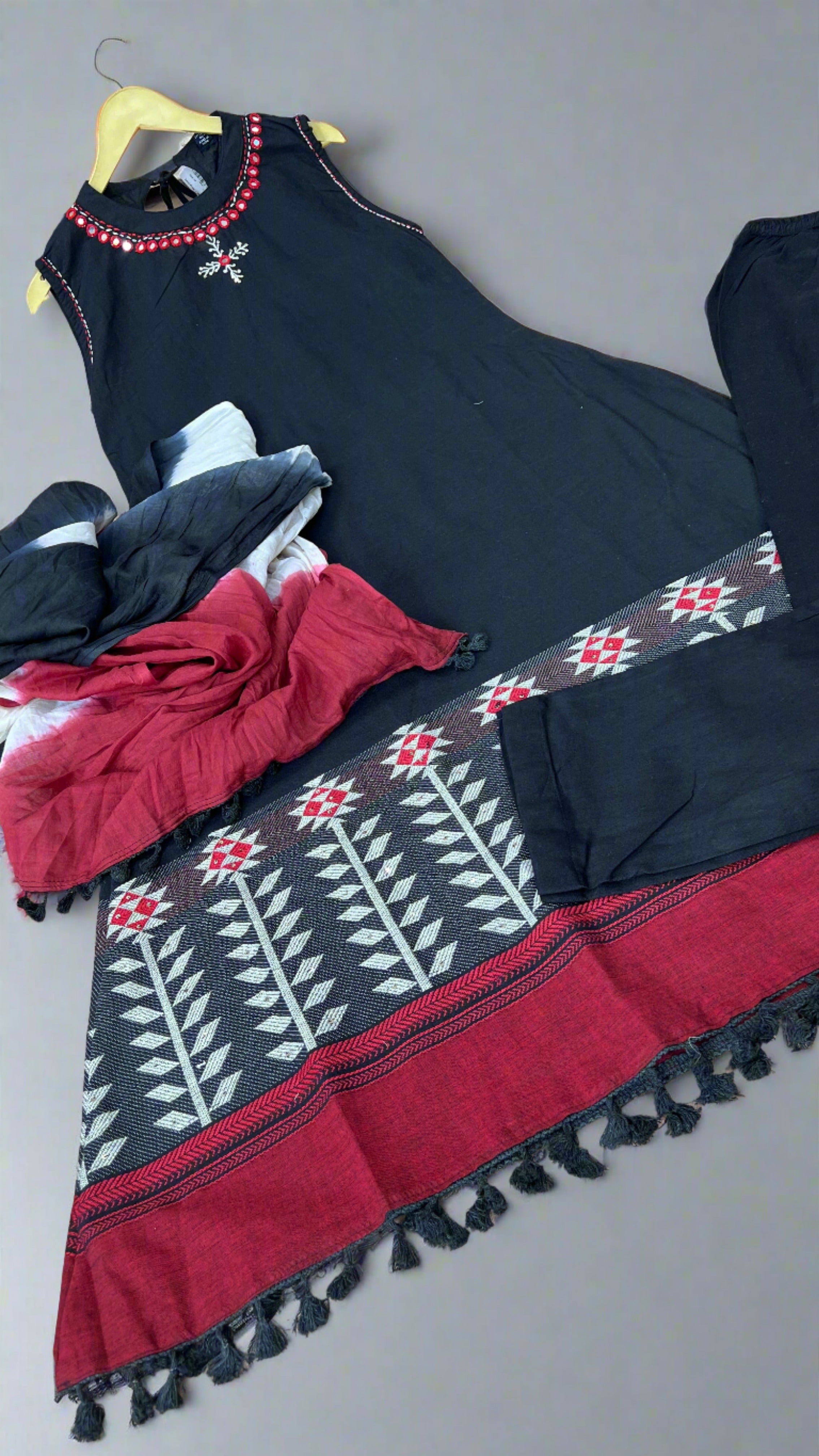 Sleeves less handloom suit (A line)