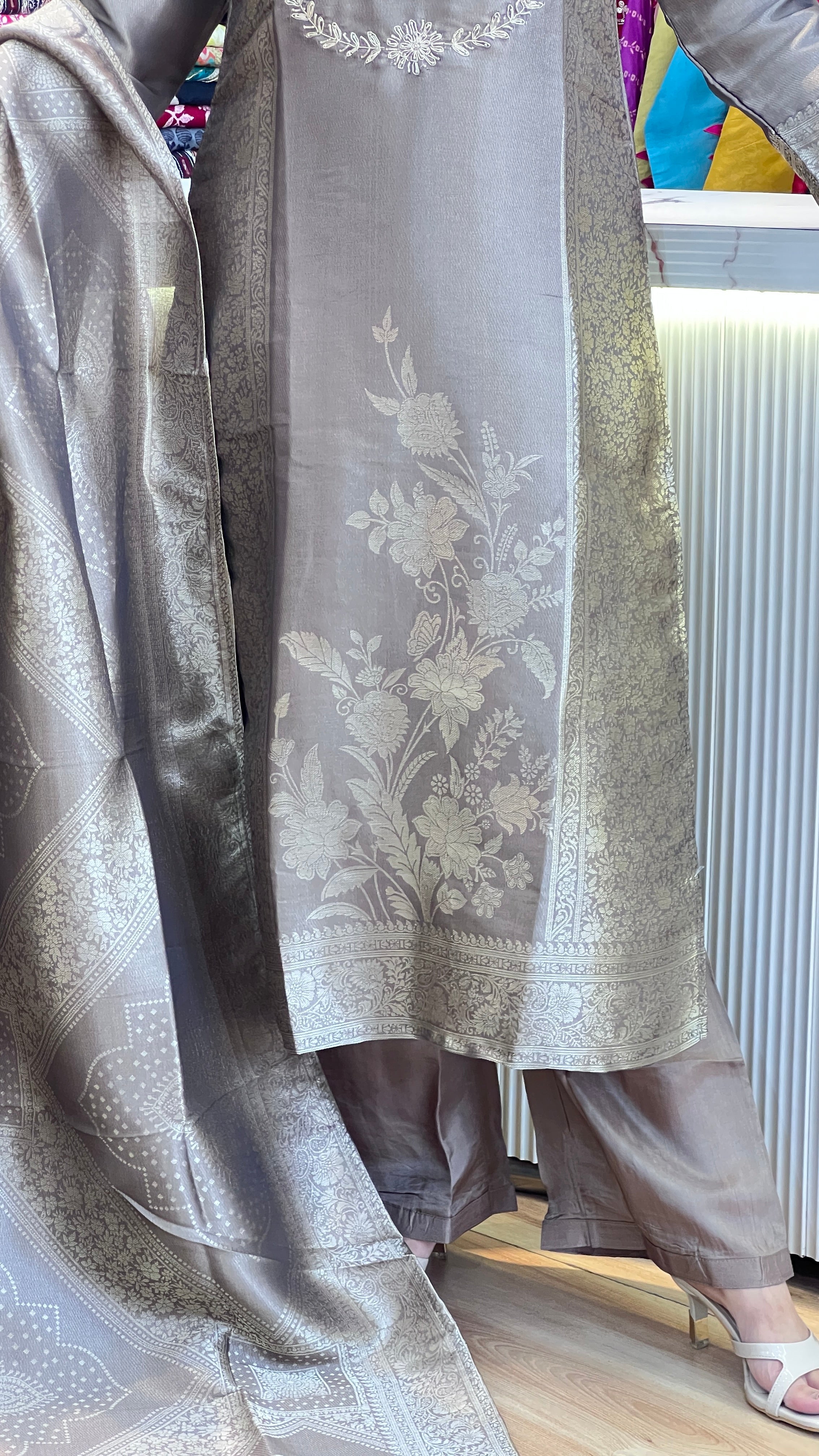 Beautiful banarsi pakistani suit ( ym 64367 )