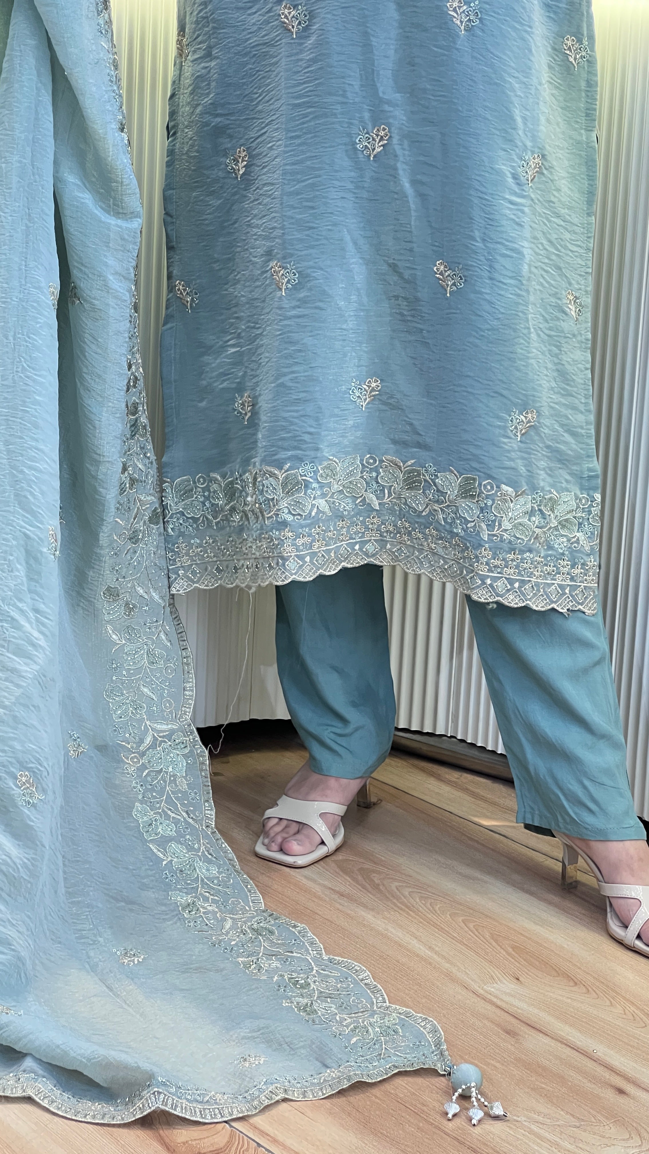 Beautiful crush tissue with classy dupatta ( ym 65467 )
