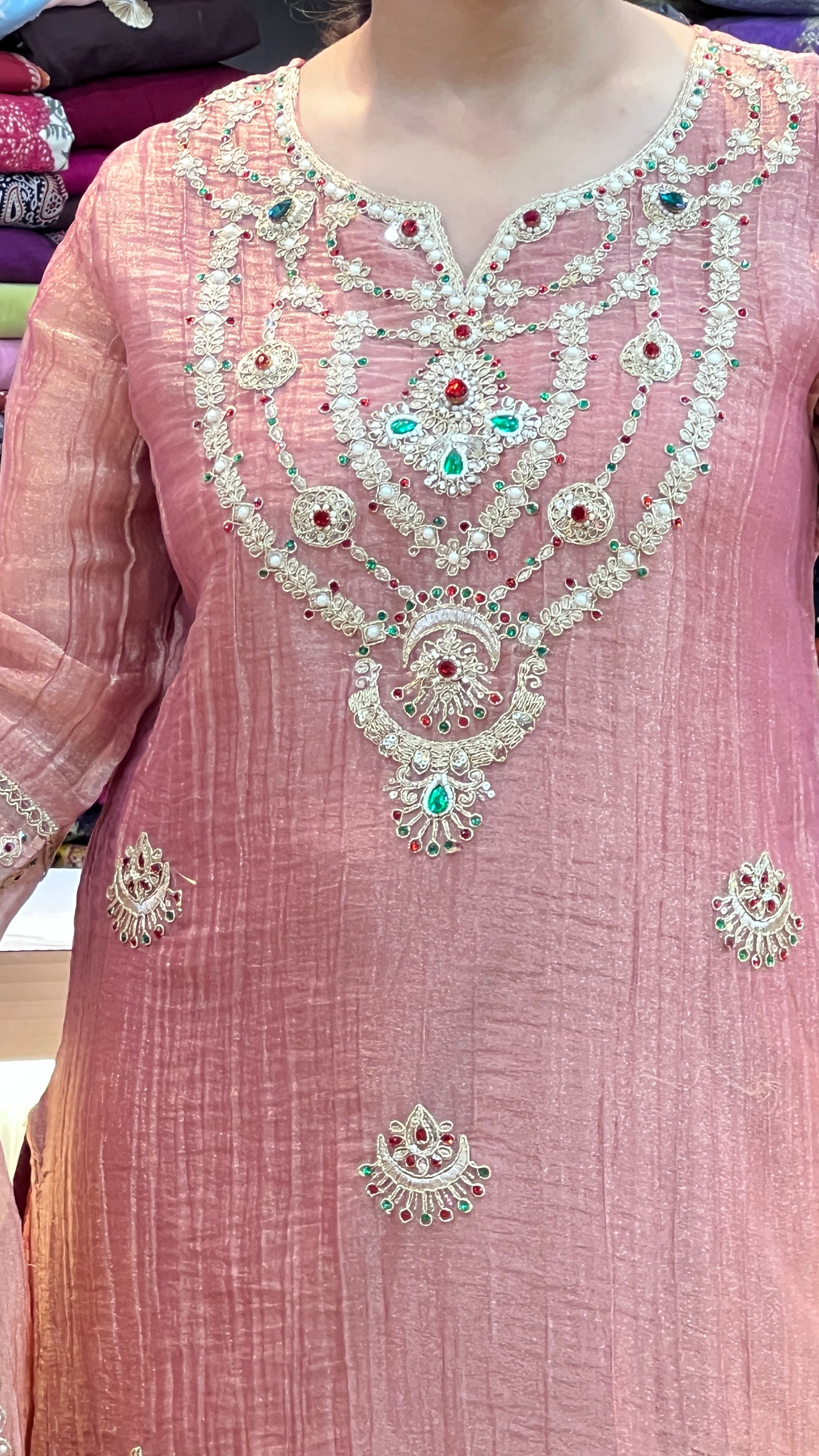 Jewelry embroidered tissue suit ( na 2367 )
