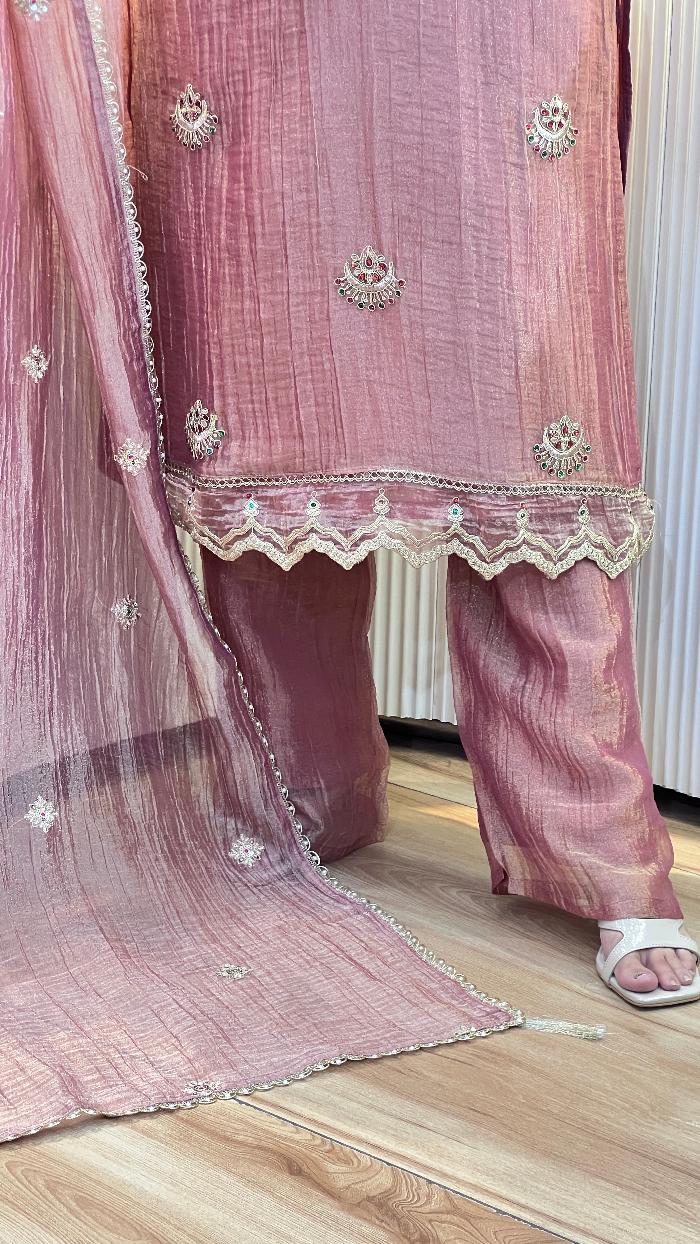 Jewelry embroidered tissue suit ( na 2367 )