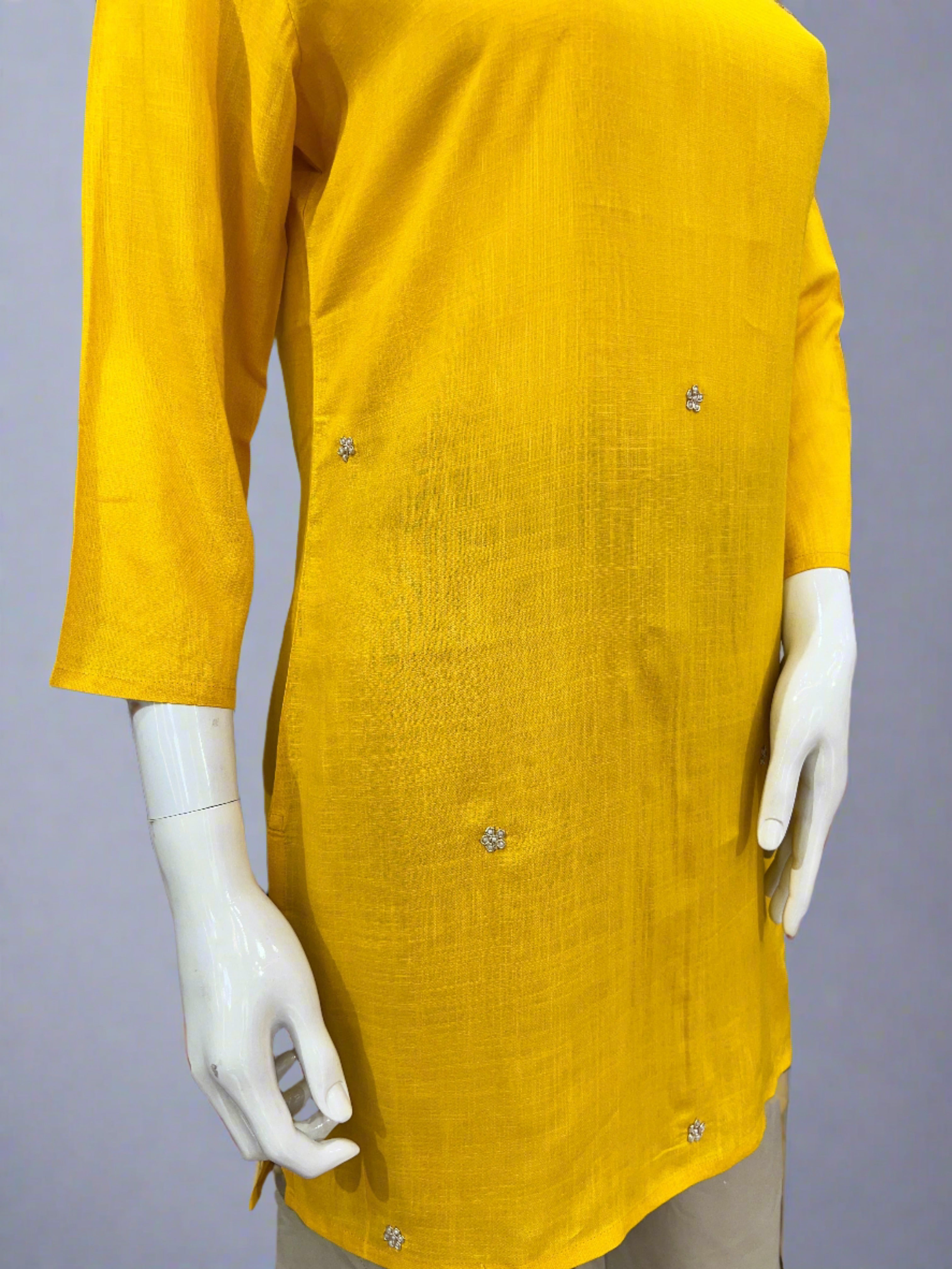 Annah hand embroidered short kurta