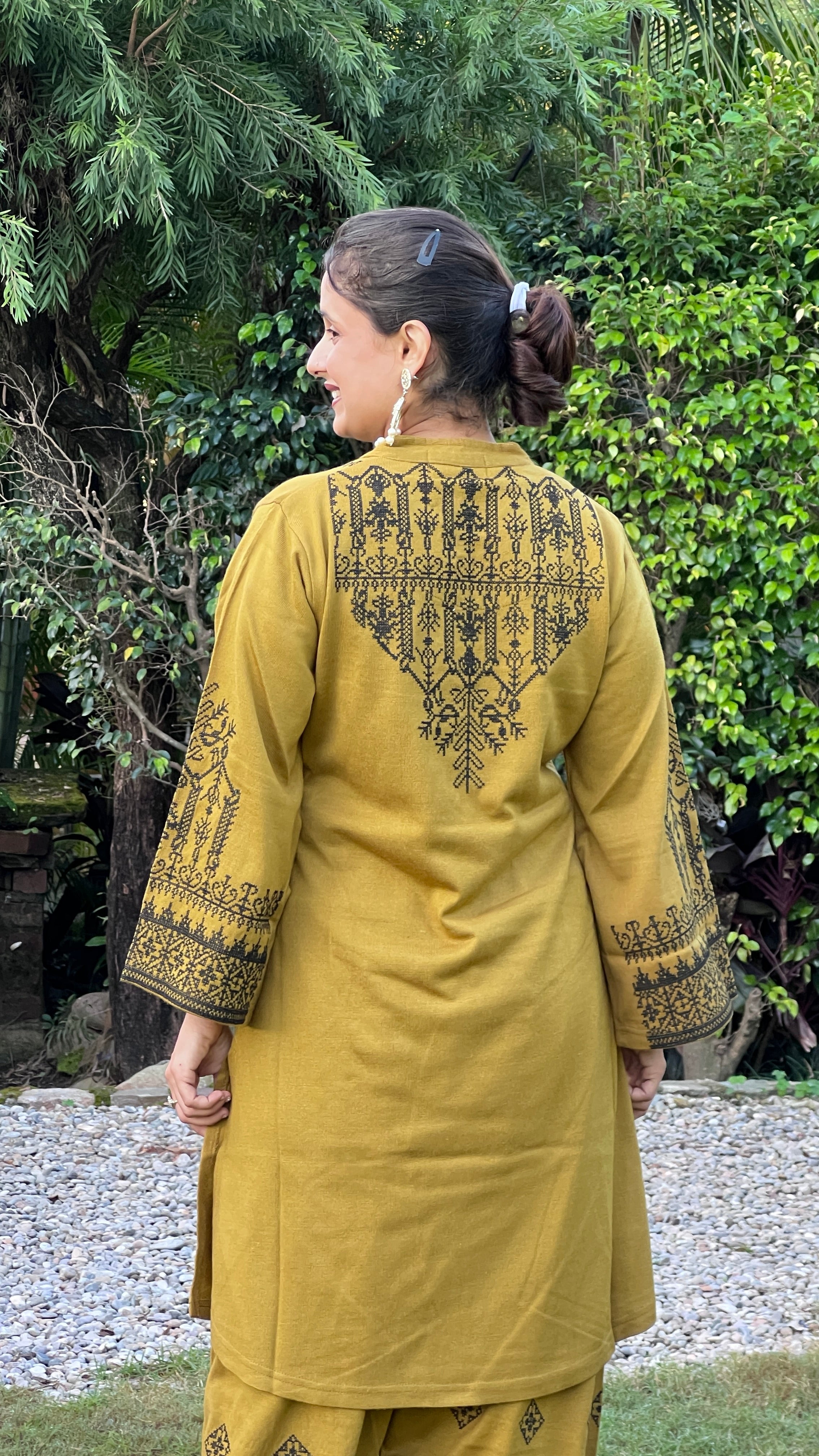 Premium daffodil farshi 2 pcs set ( rs sa 7580 )
