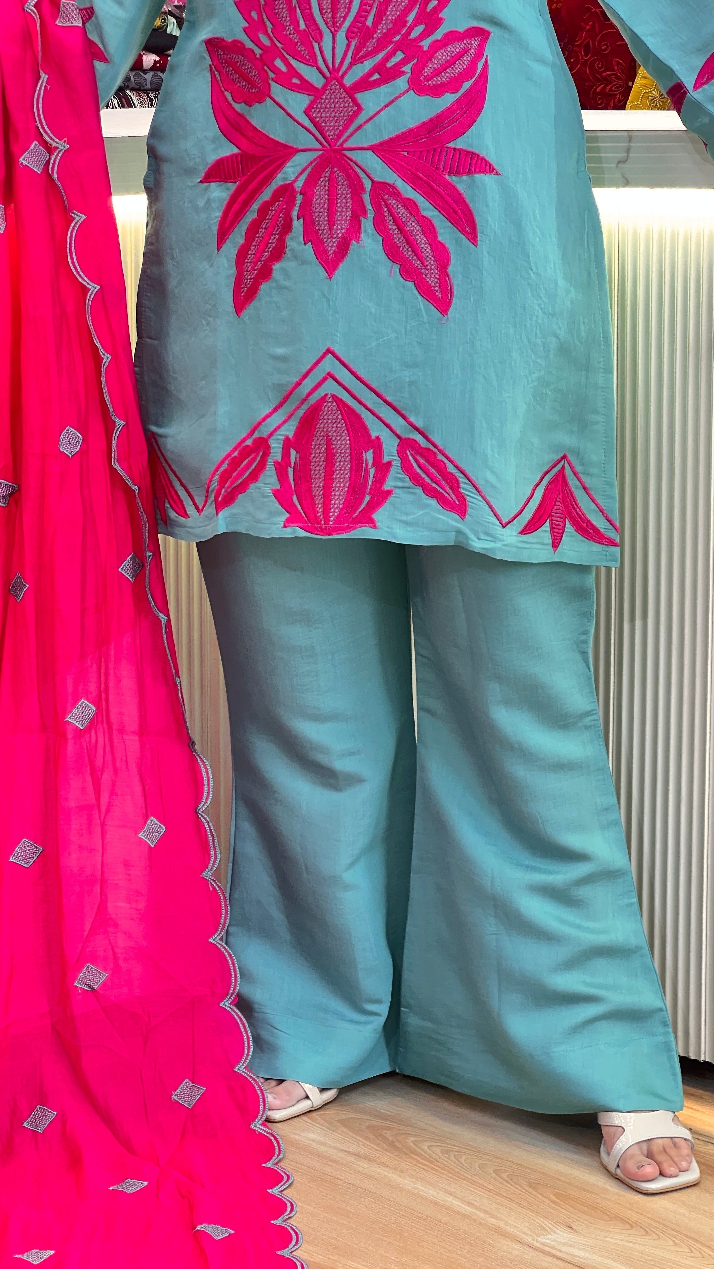Mul Chanderi Suit Set with Bell Bottoms & Embroidered Dupatta ( si 10667 )
