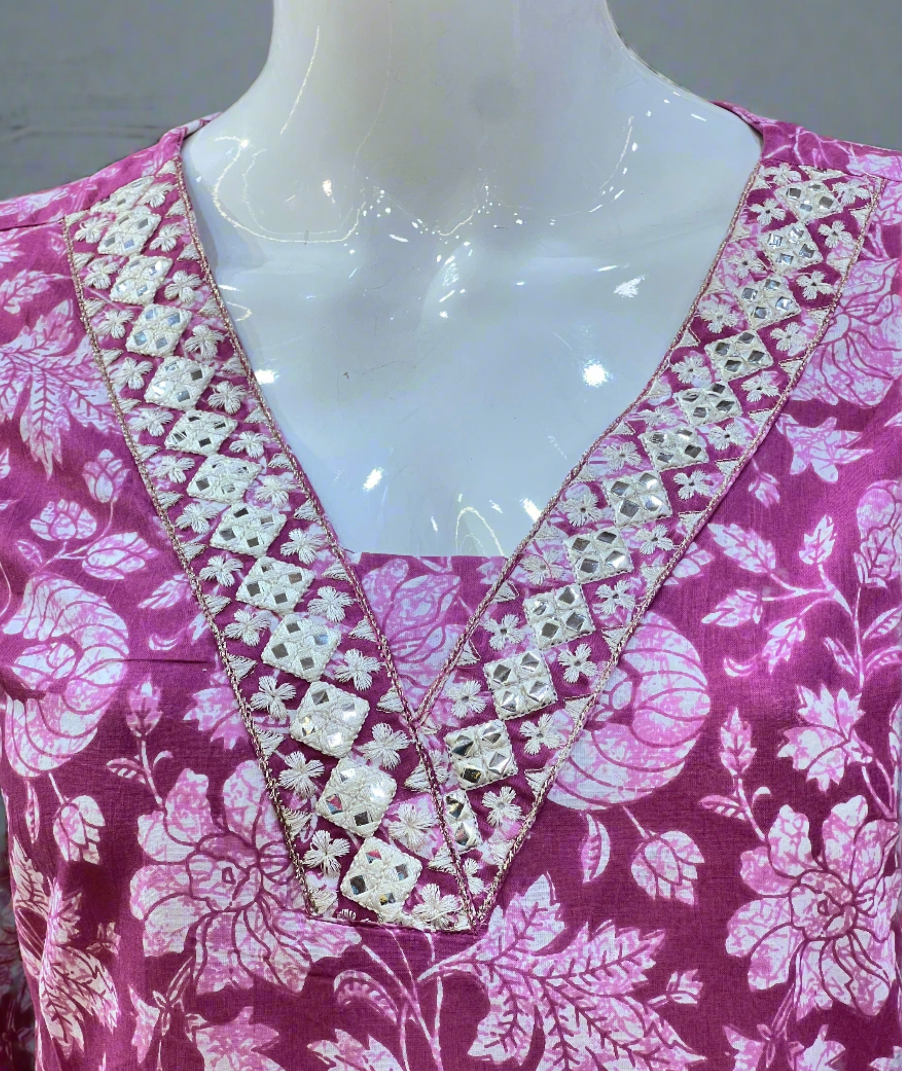 Aadita v neck short kurta