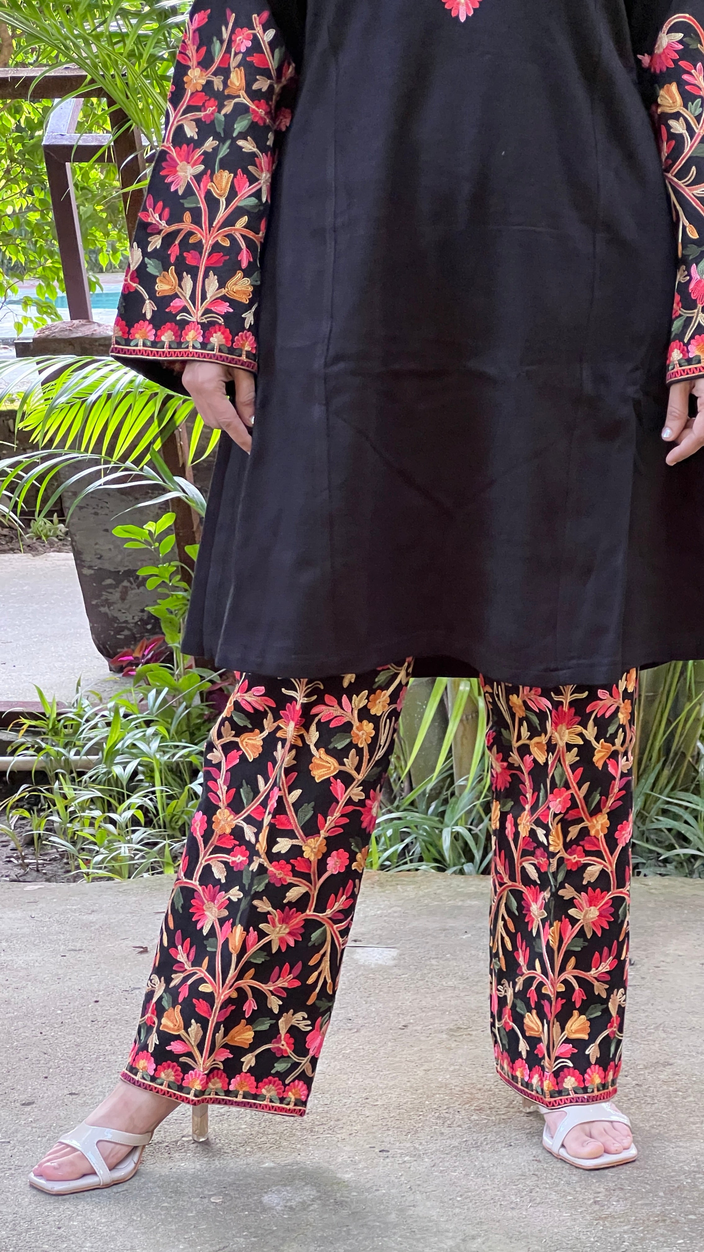 Premium daffodil embroidered 2 pcs set ( rs sa 7562 )