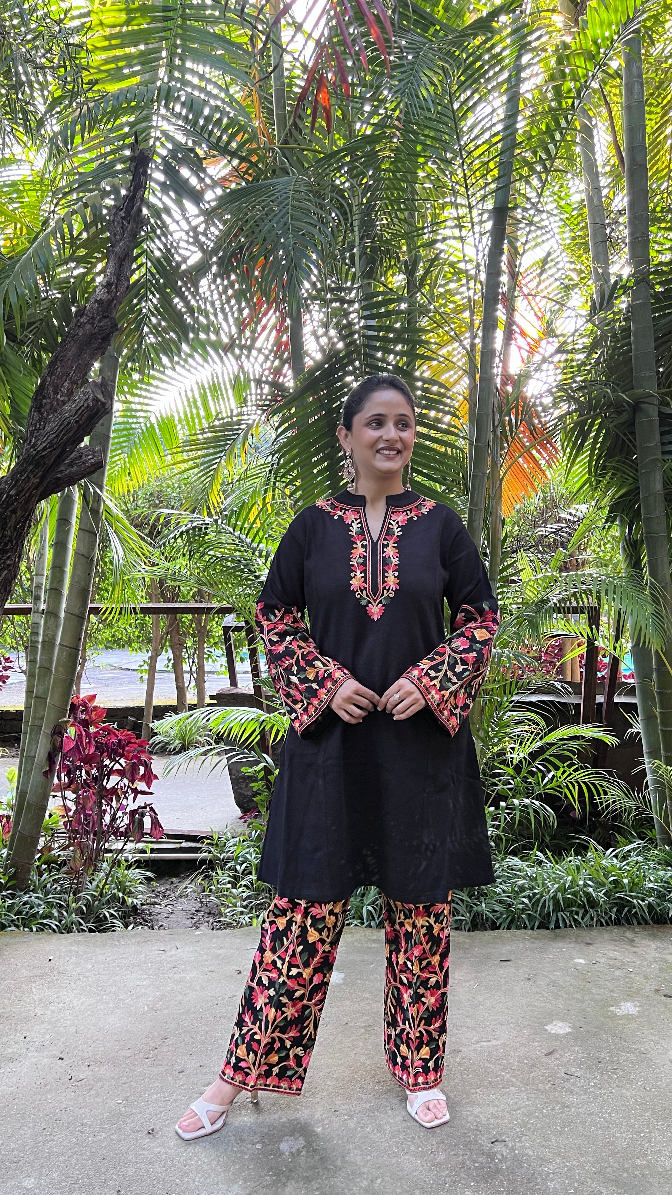Premium daffodil embroidered 2 pcs set ( rs sa 7562 )