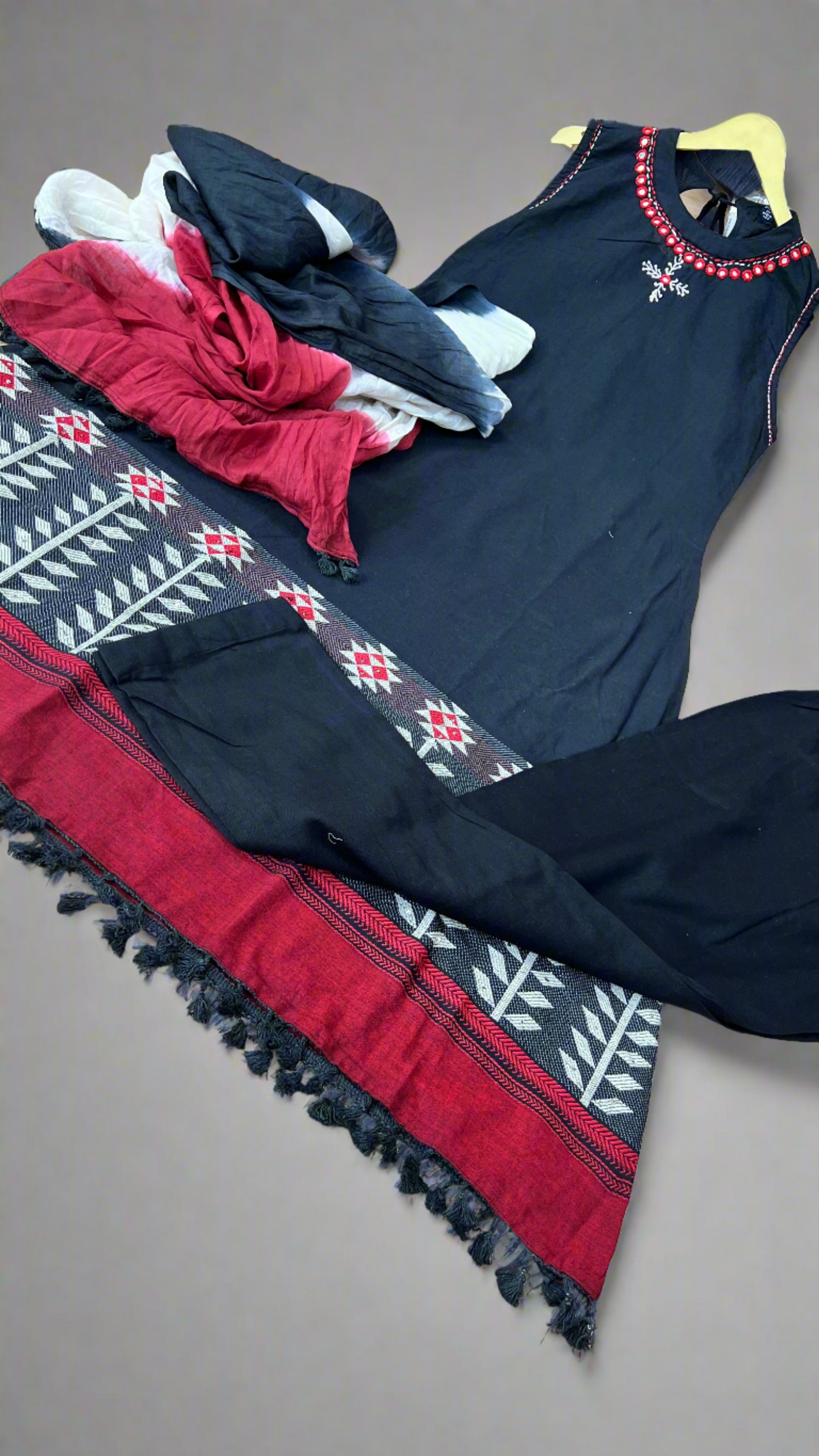 Sleeves less handloom suit (A line)