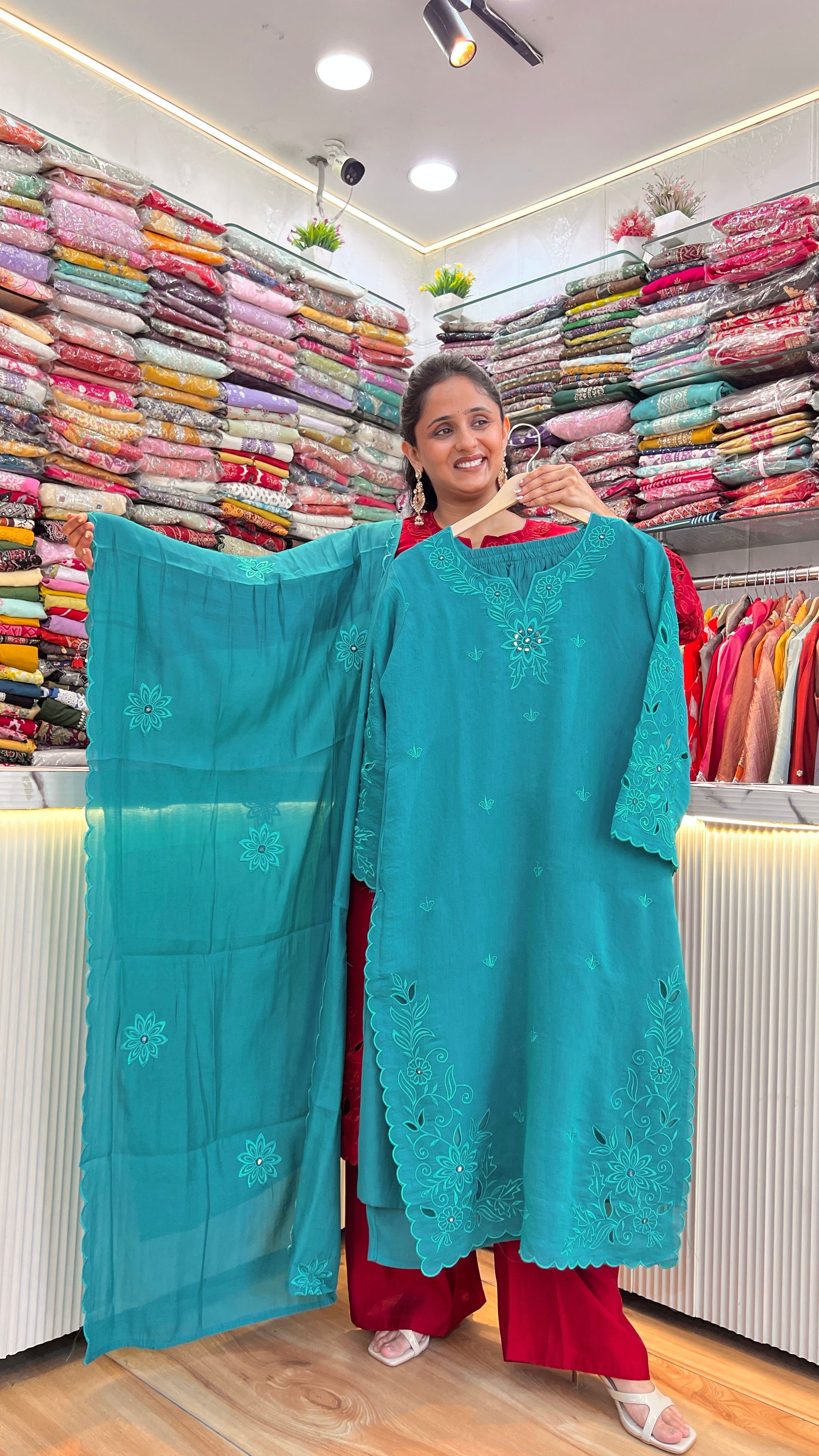 Chinon Cut Work Thread Embroidered Pakistani Suit ( ym 64967 )