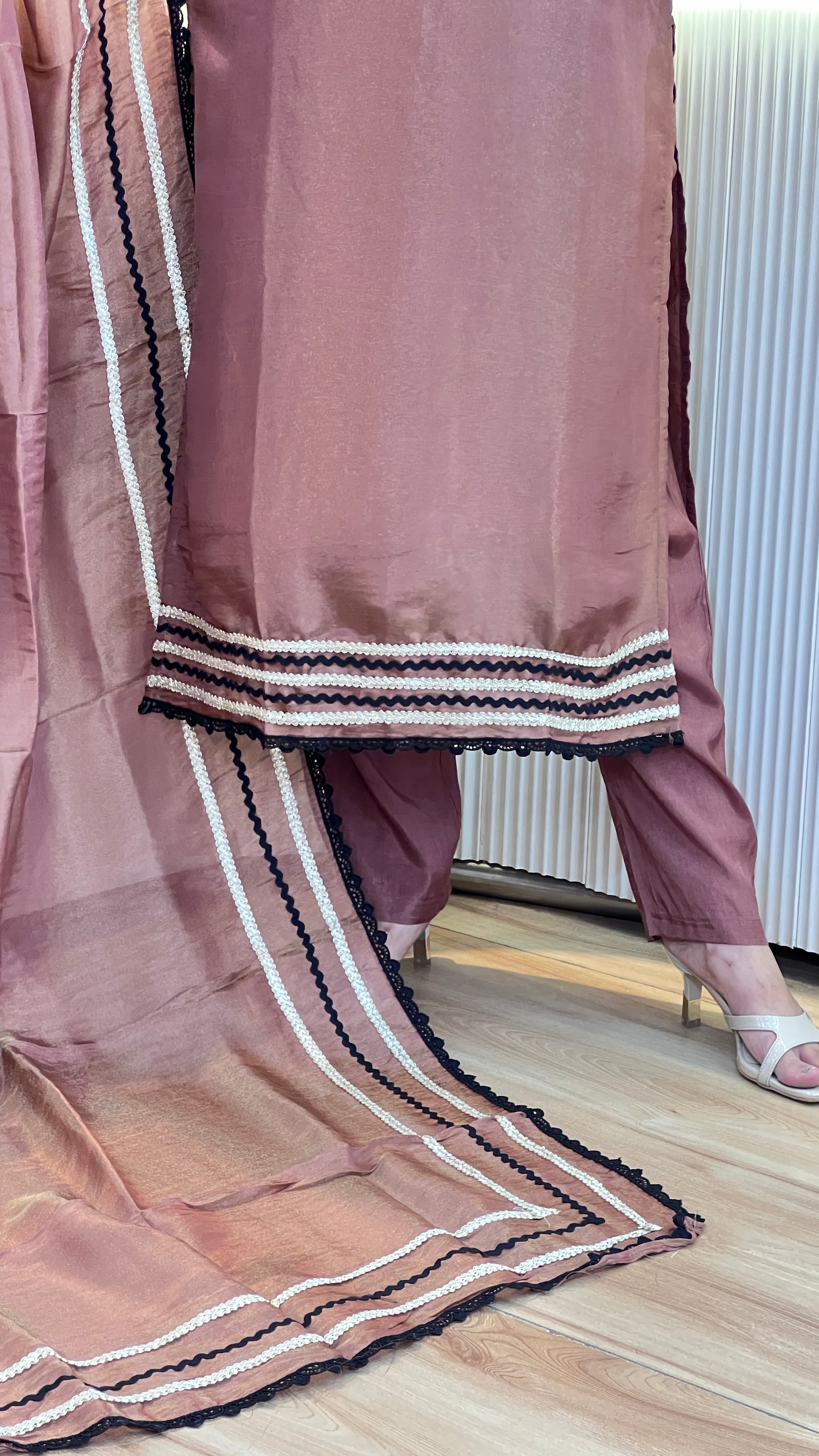 Pakistani shimmer tissue suit ( sdw 3567 )