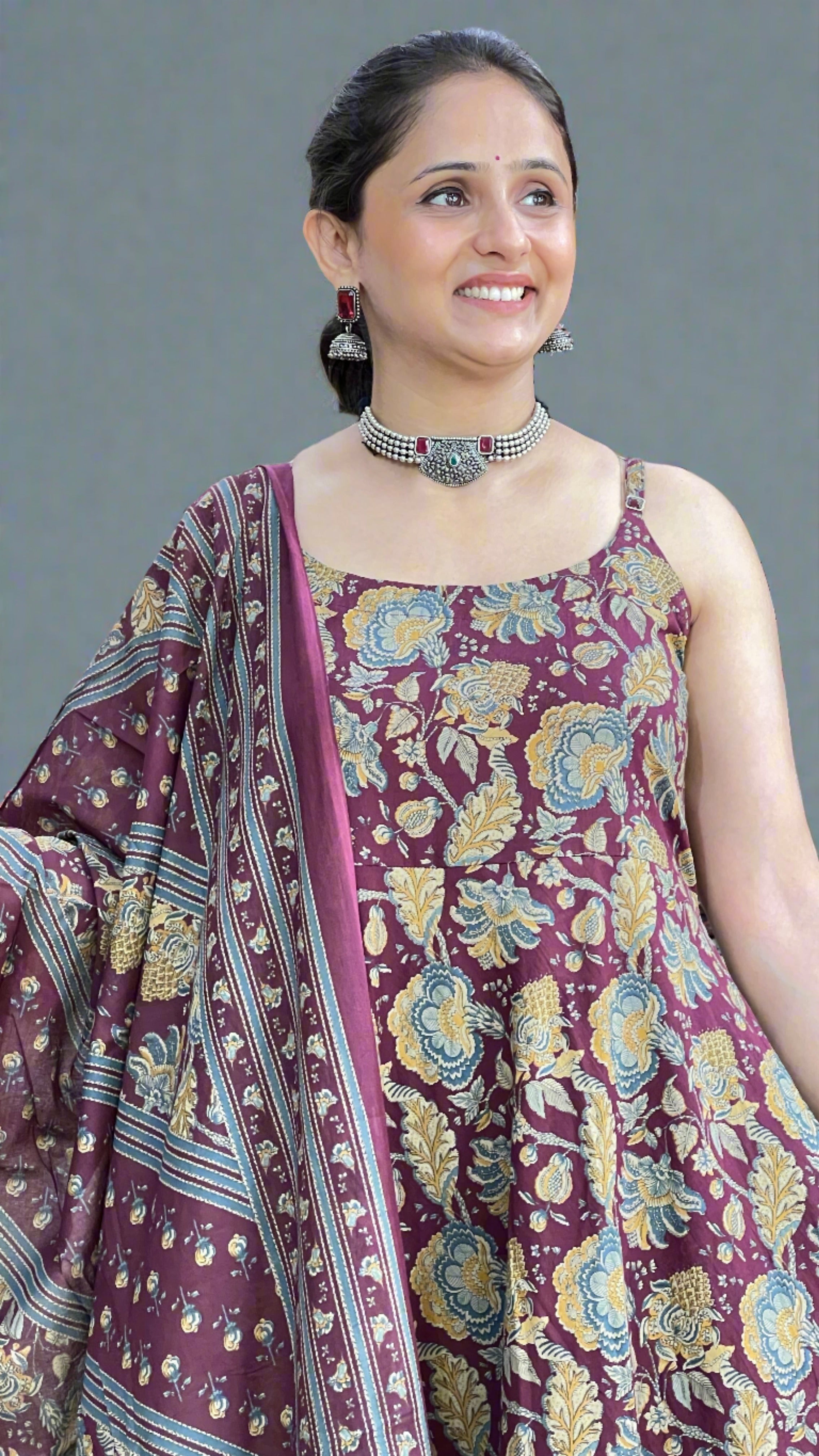 A line printed suit ( sleeves less )