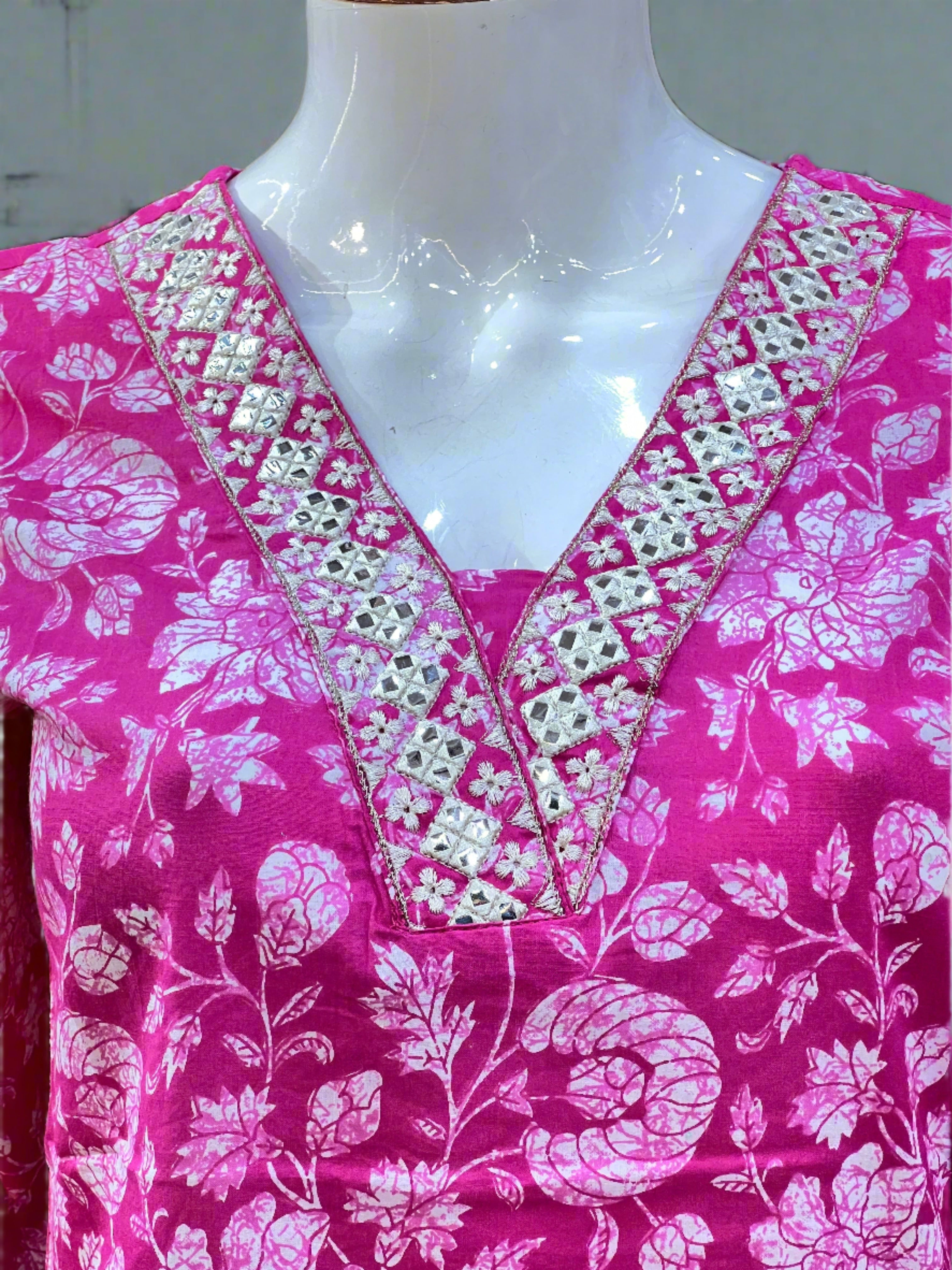 Aadita v neck short kurta