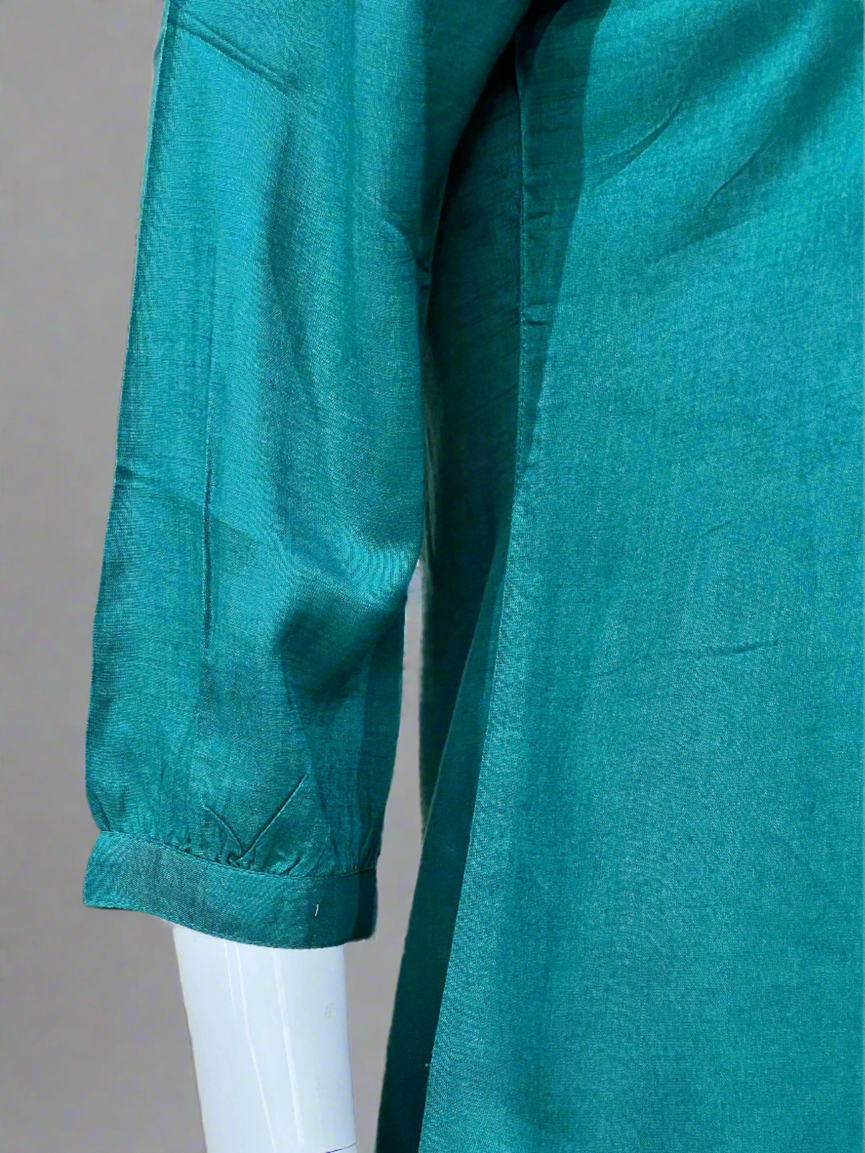 Arha round neck embroidered short kurta