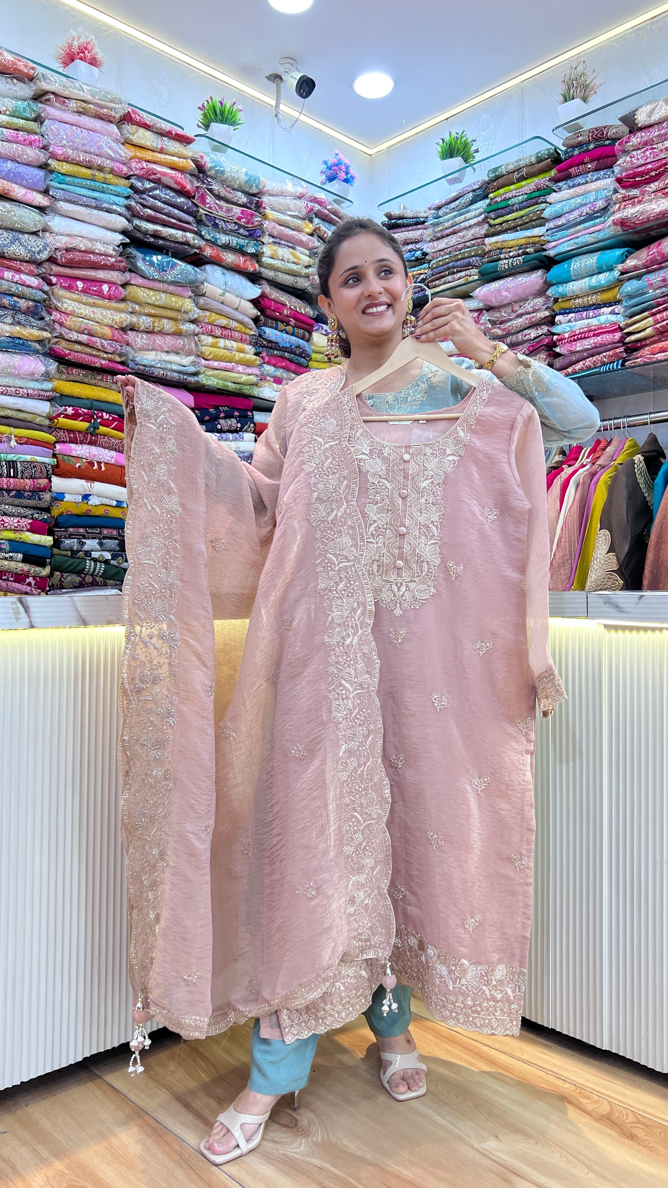 Beautiful crush tissue with classy dupatta ( ym 65467 )