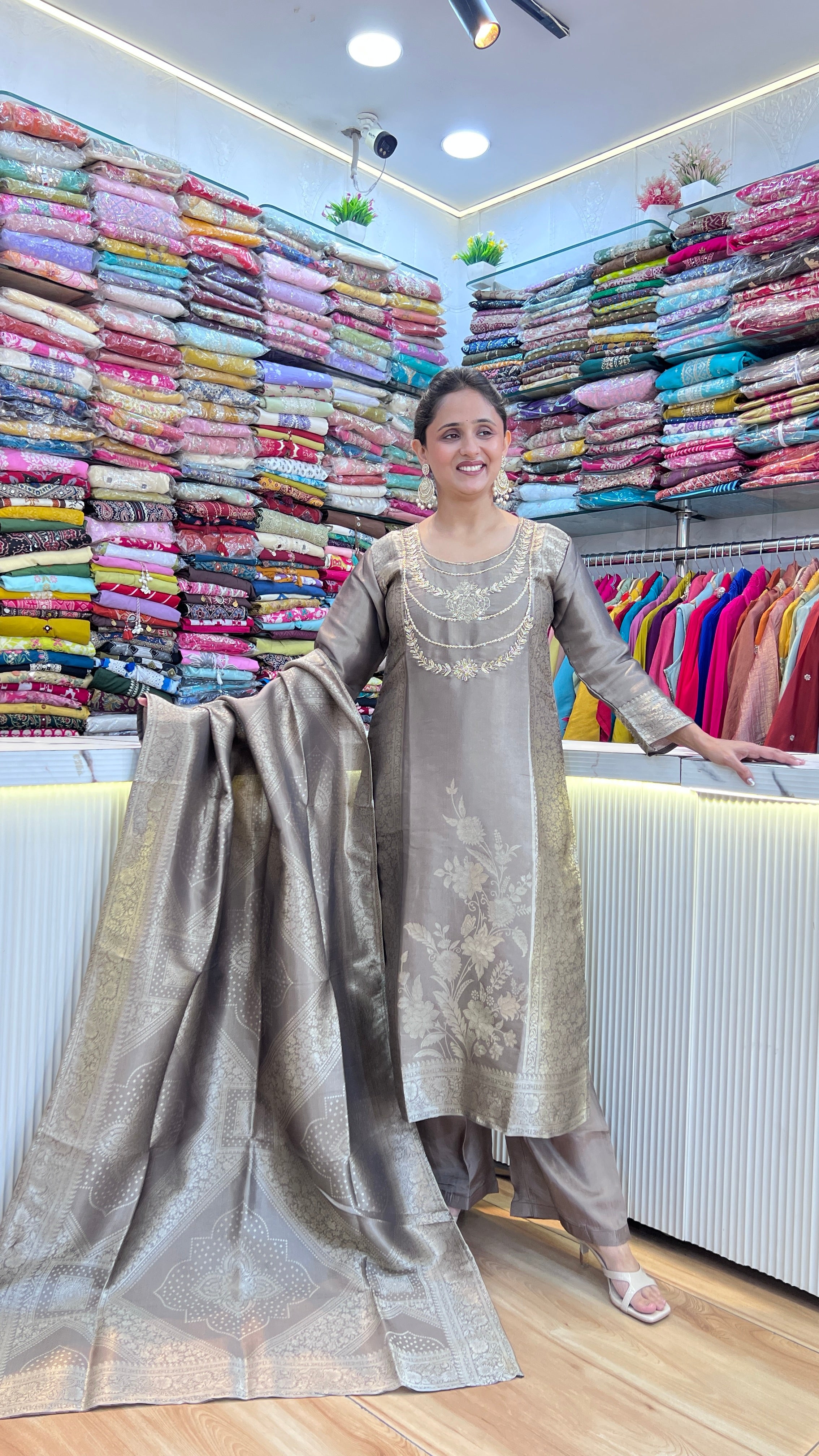 Beautiful banarsi pakistani suit ( ym 64367 )