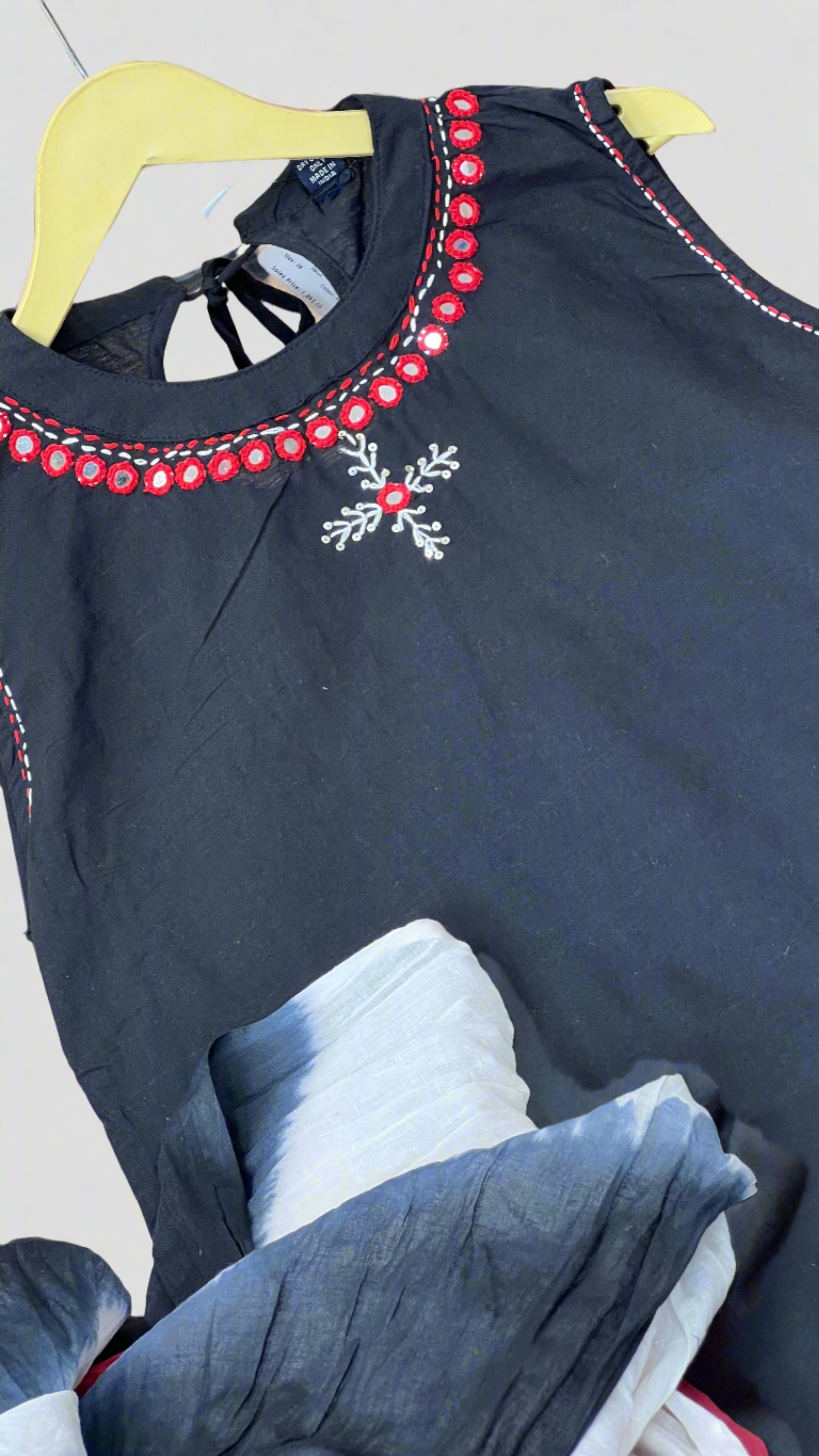 Sleeves less handloom suit (A line)