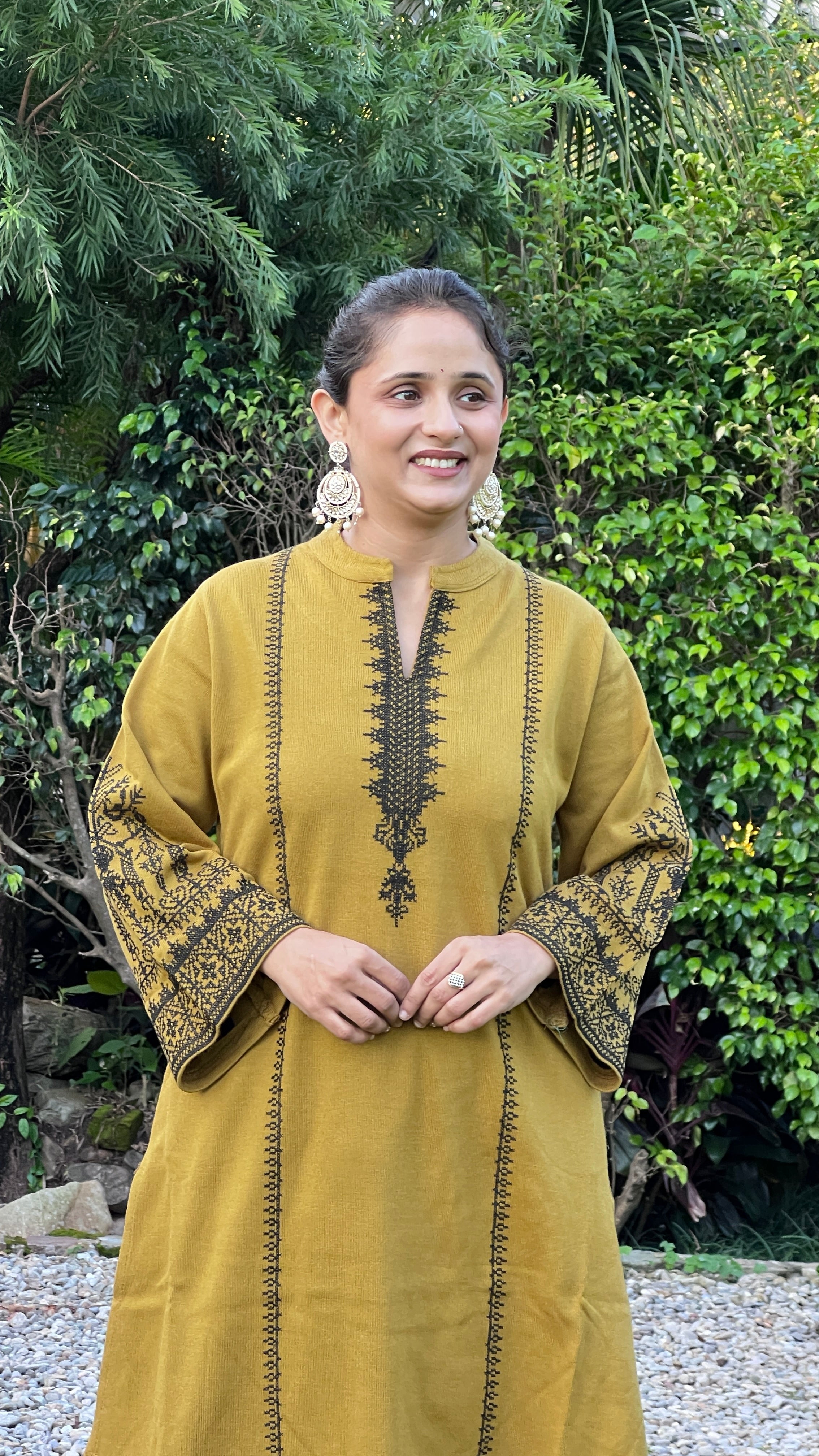 Premium daffodil farshi 2 pcs set ( rs sa 7580 )
