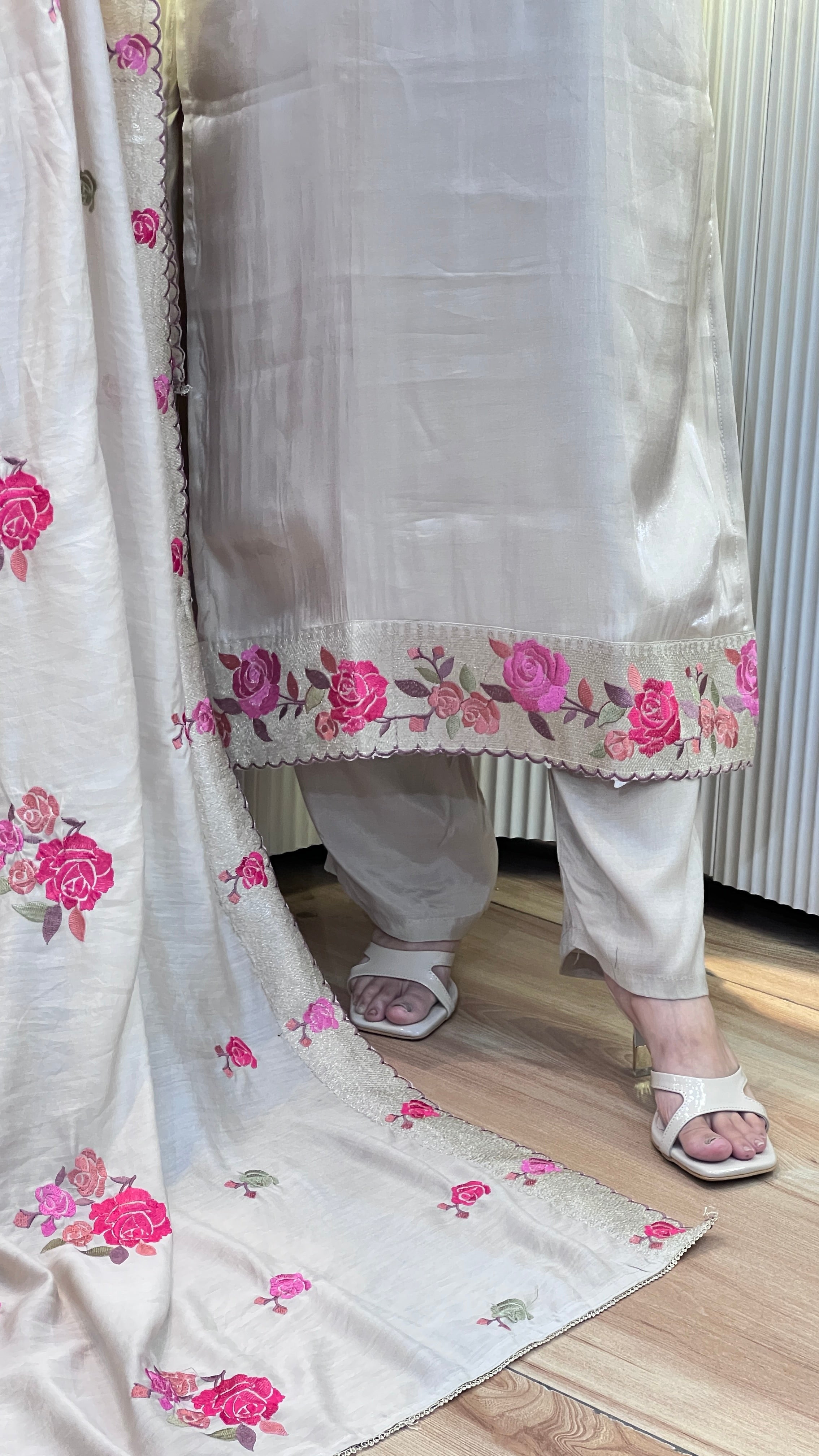 Premium imported embroidered suit ( na 2167 )