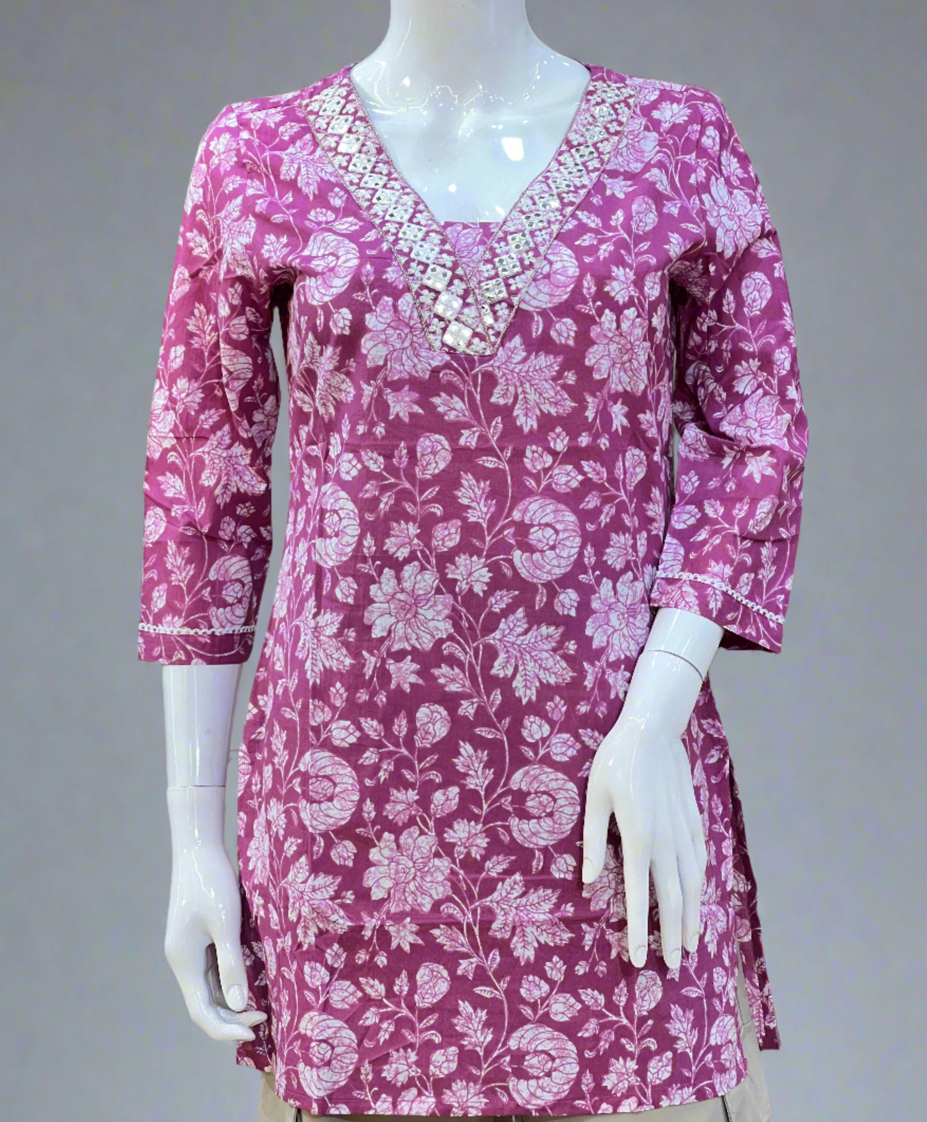 Aadita v neck short kurta