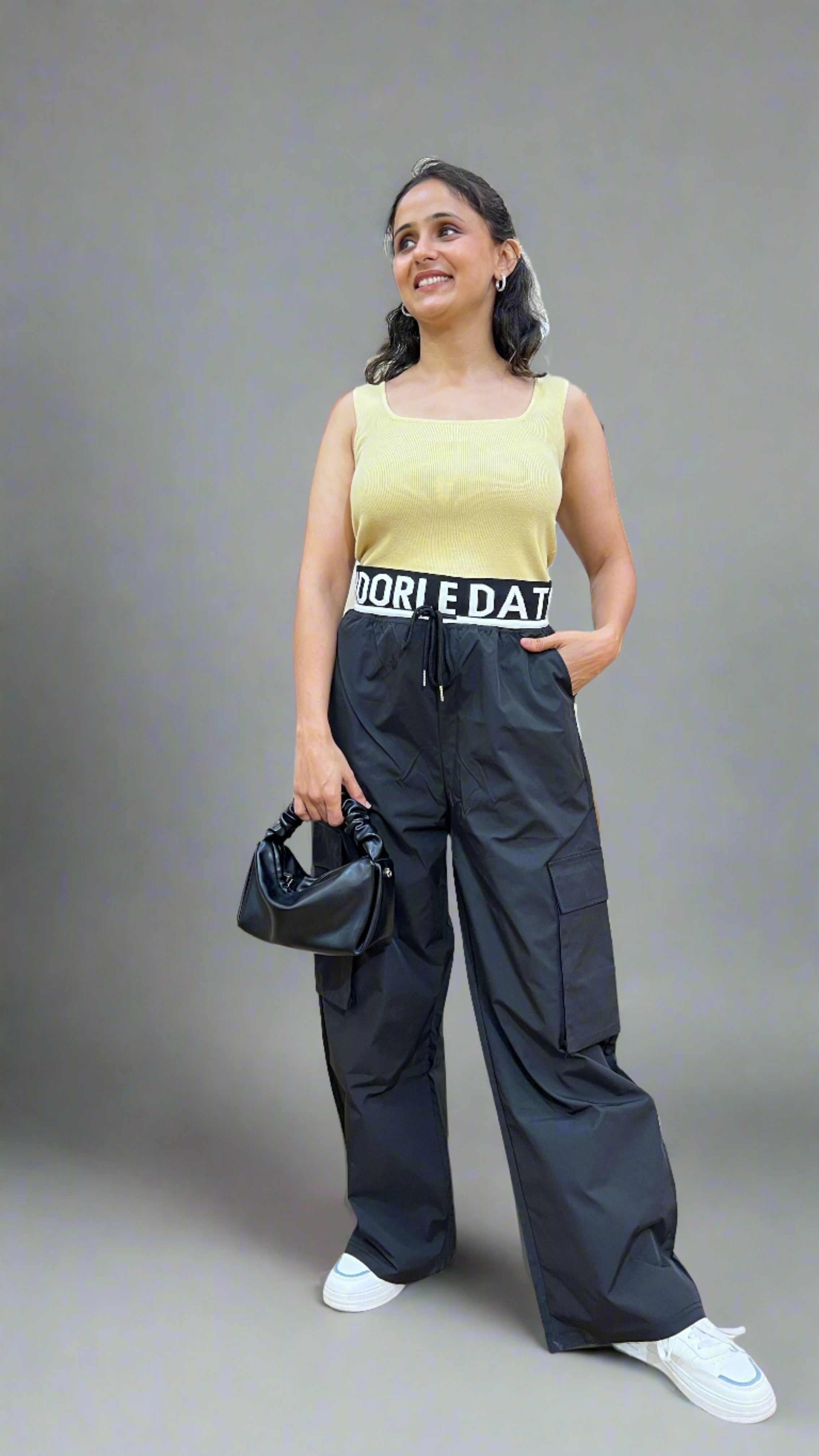 Women relax fit cargo pants