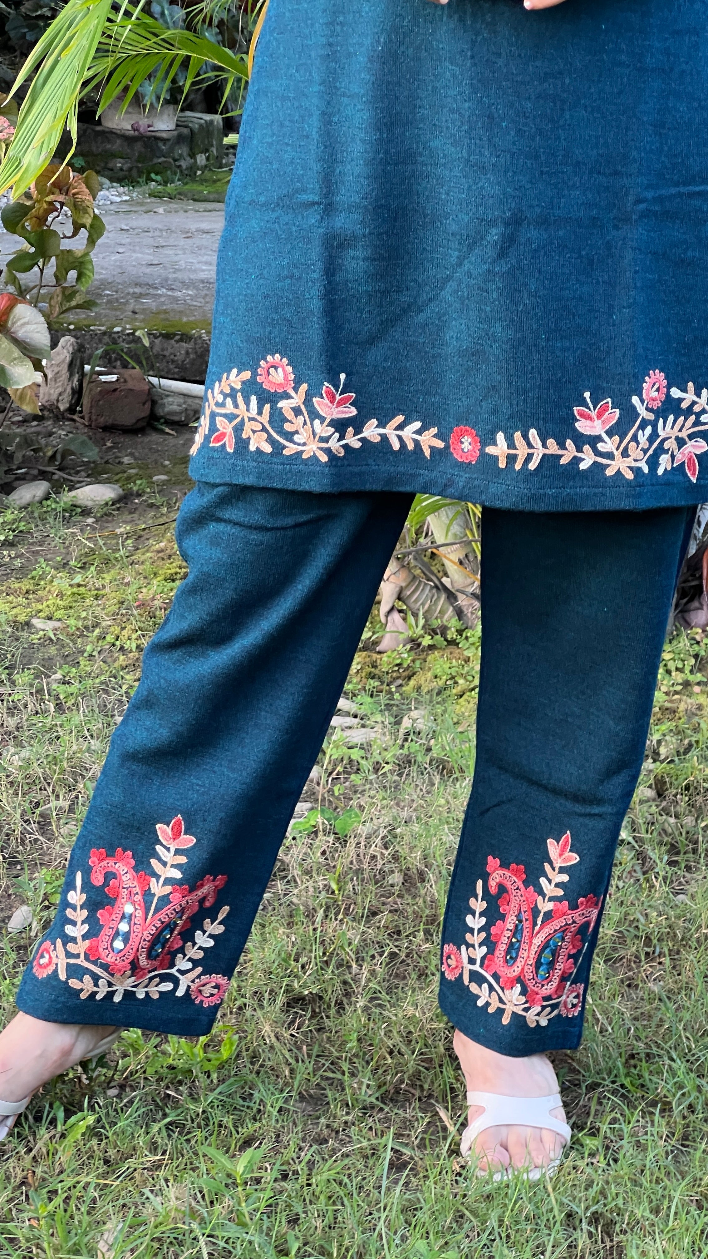Daffodil kashmiri work cord set ( dc eng 267 )