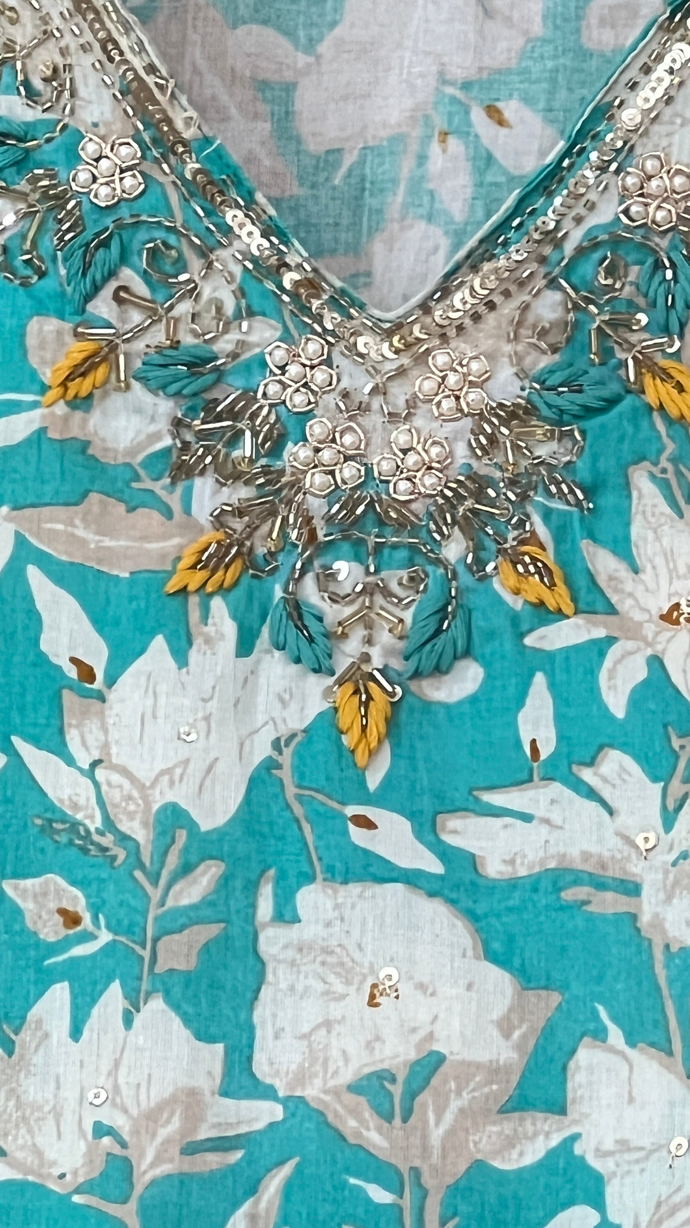 Akra v neck pure cotton suit