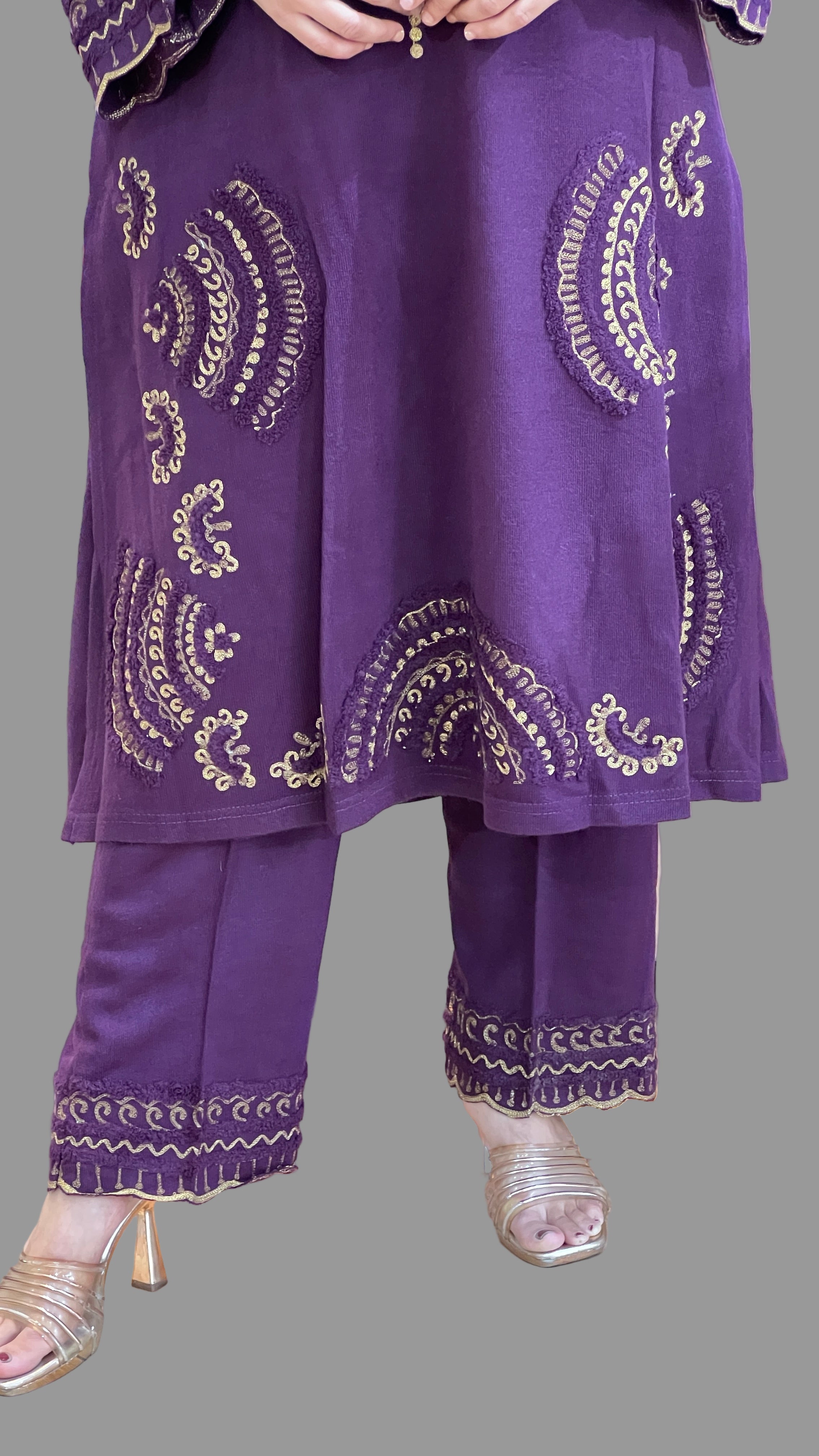 Premium daffodil embroidered 2 piece set