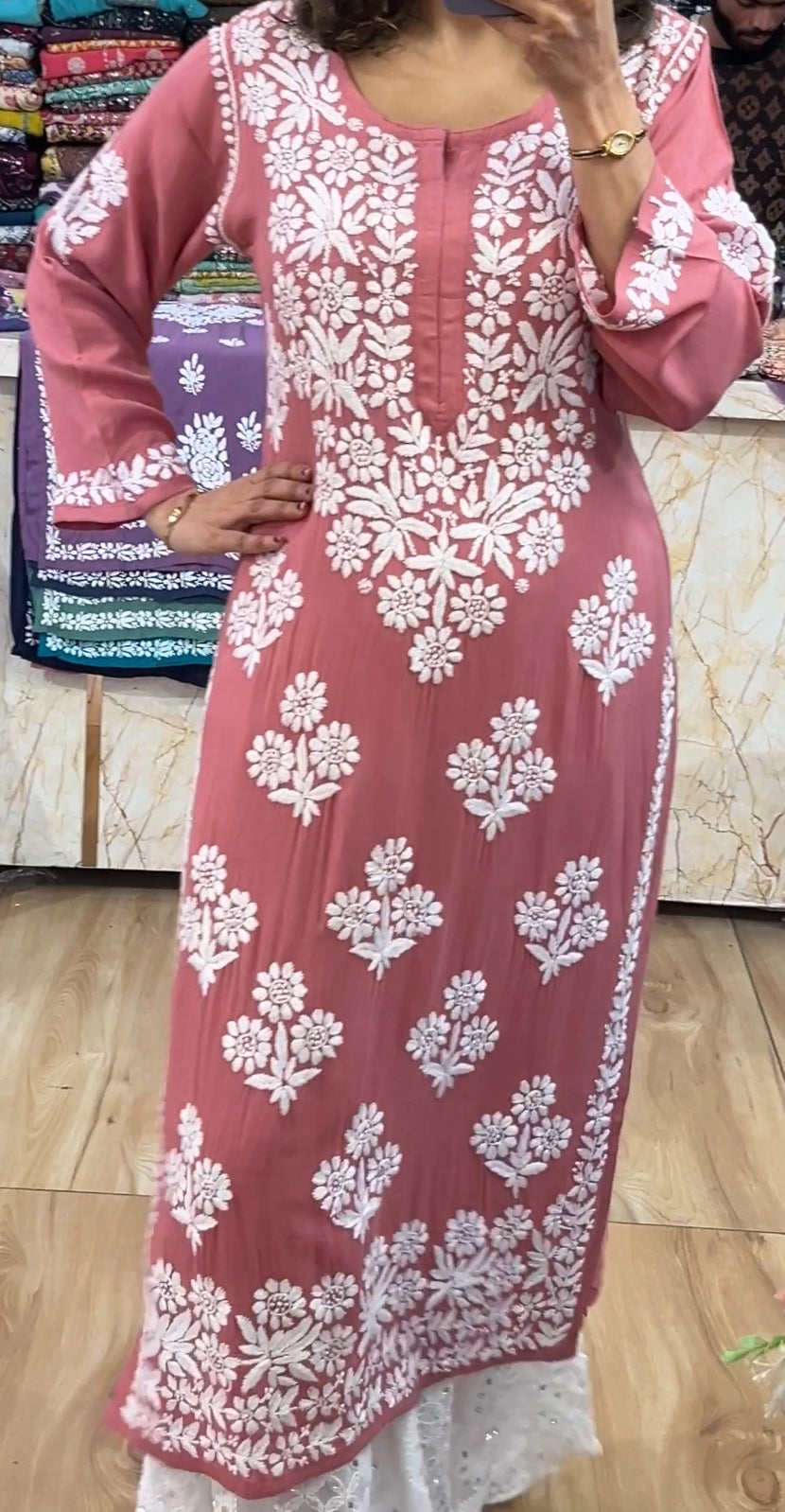 Abha Lakhnavi Kurti