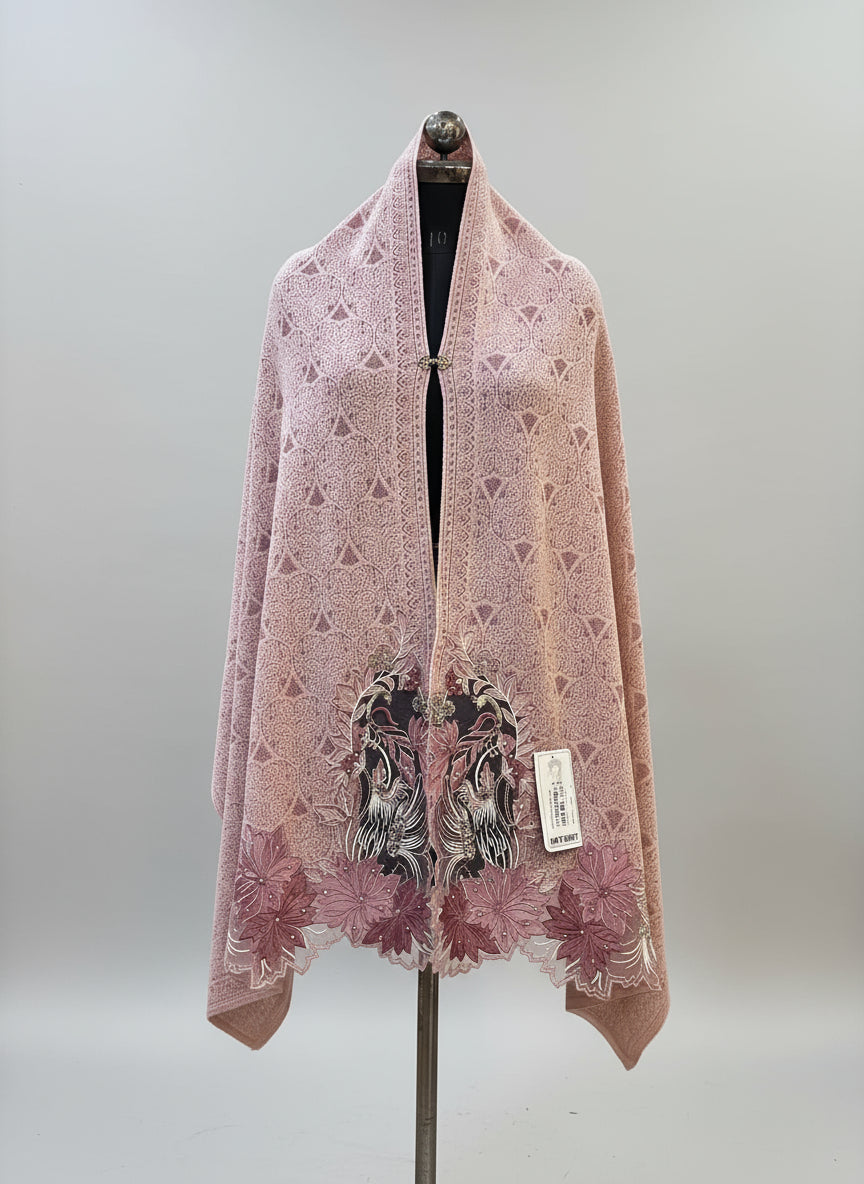 Embroiderd ponchu stole