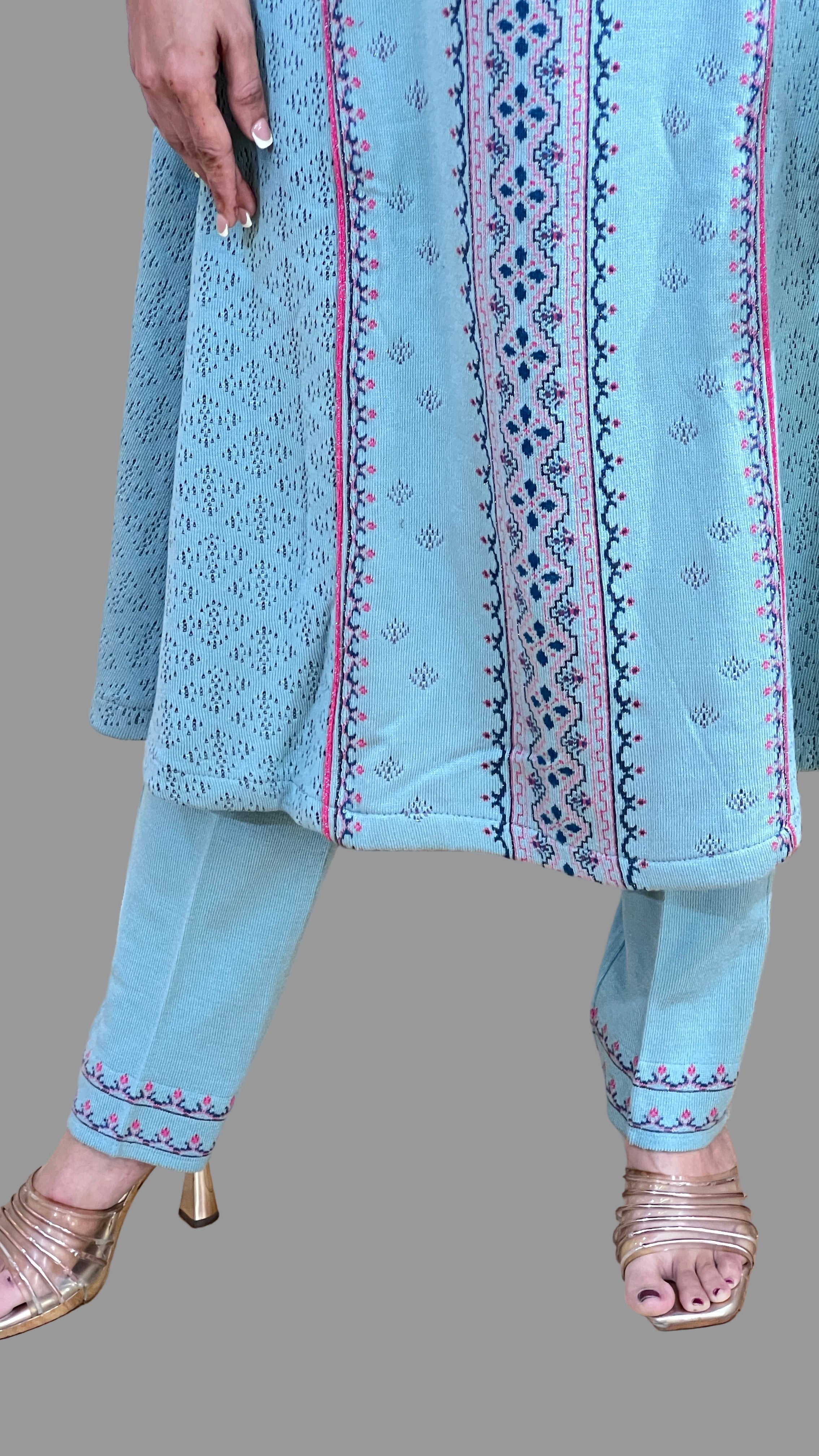 Premium knitted wool 2 piece set ( without stole )