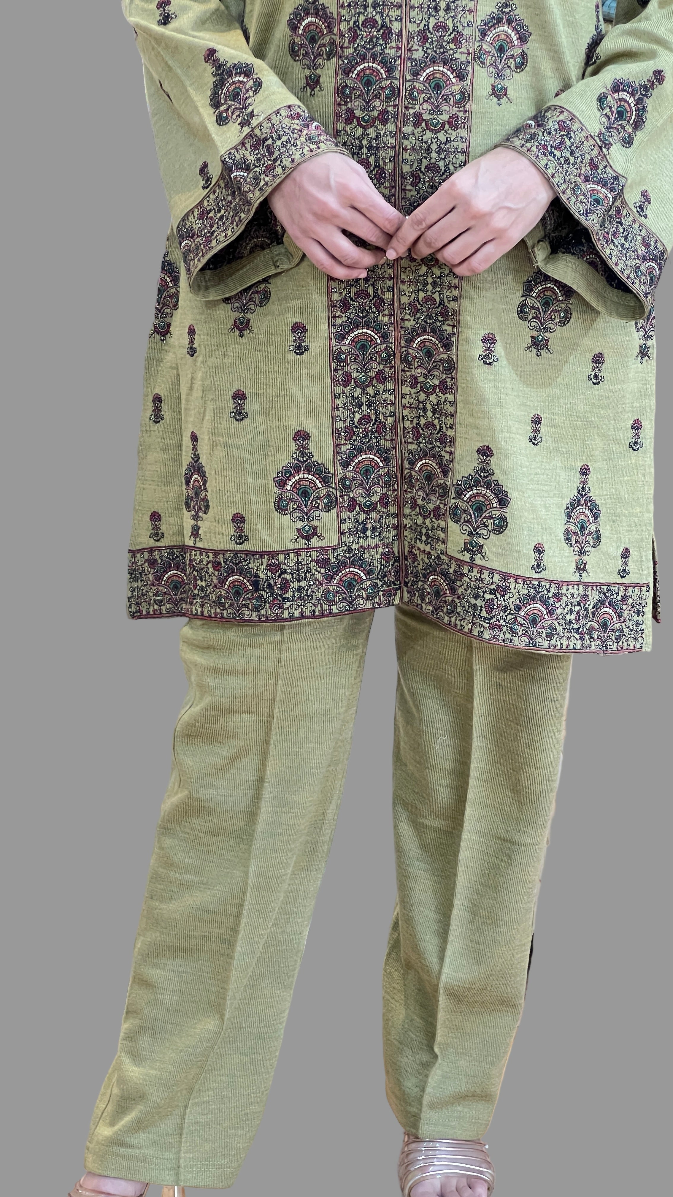 Premium daffodil embroidered 2 piece set