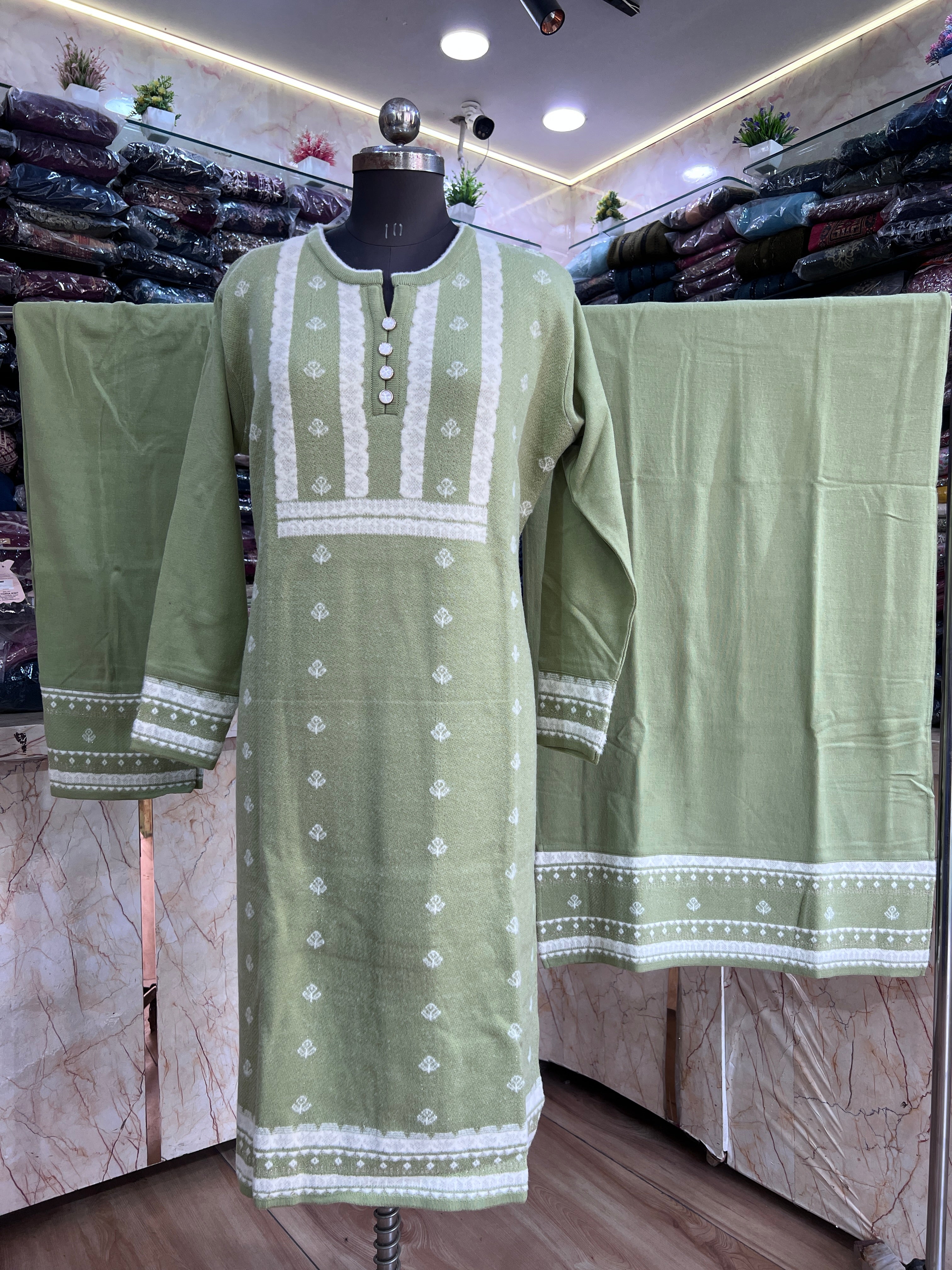 Knitted wool plus size suit (miss 367)