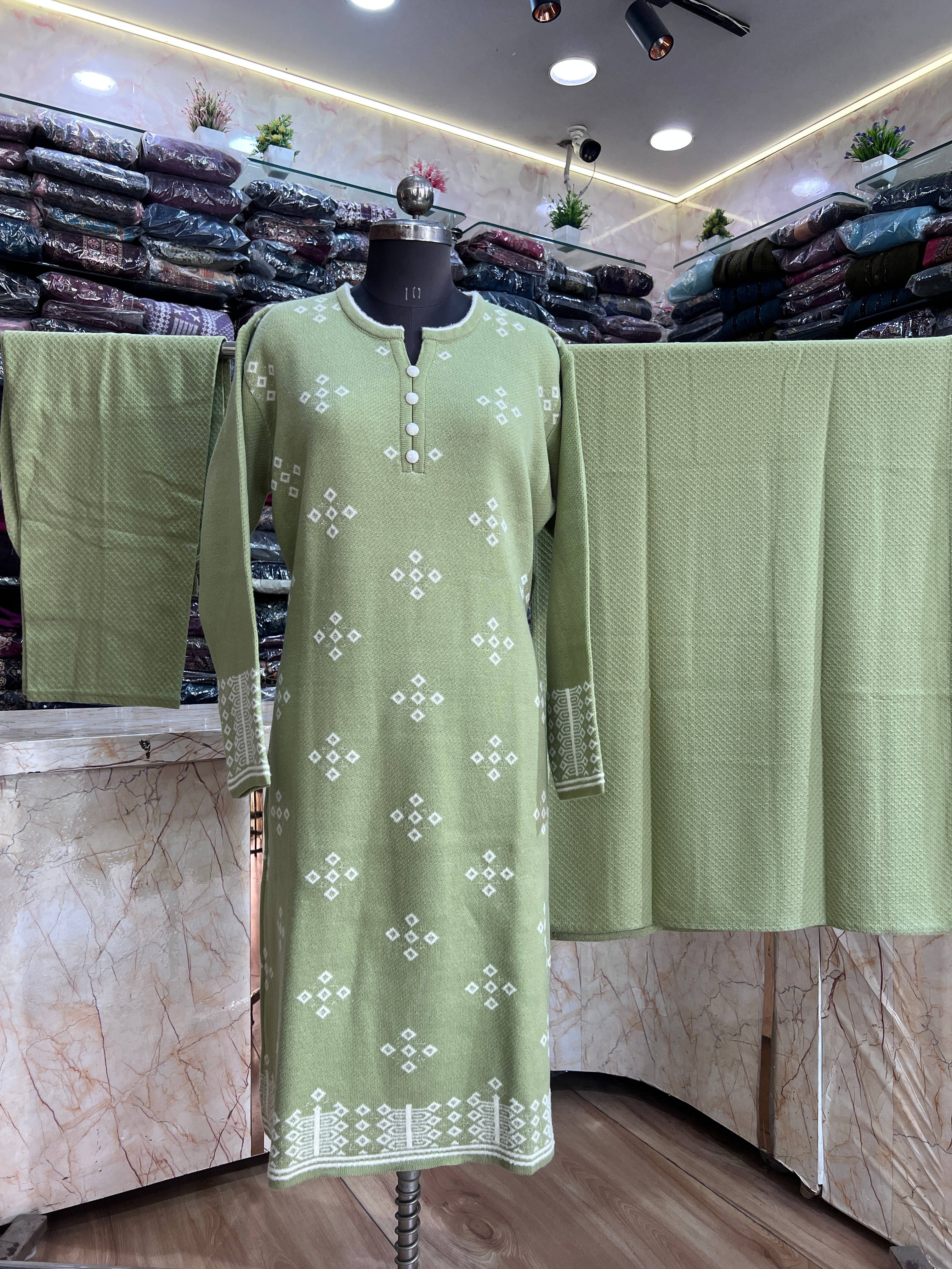 Knitted wool plus size suit (miss 22267)