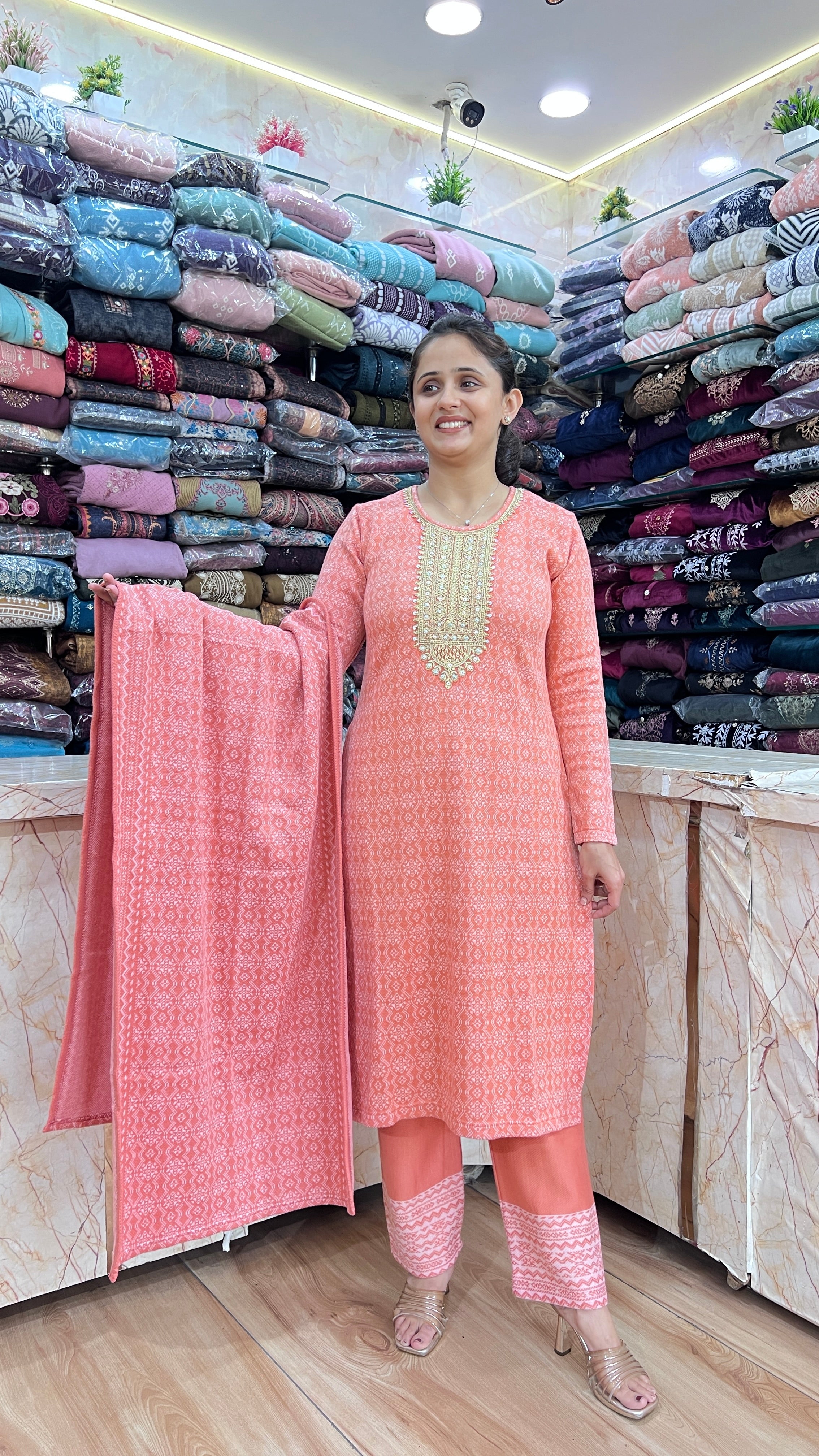 Knitted wool embroidered suit