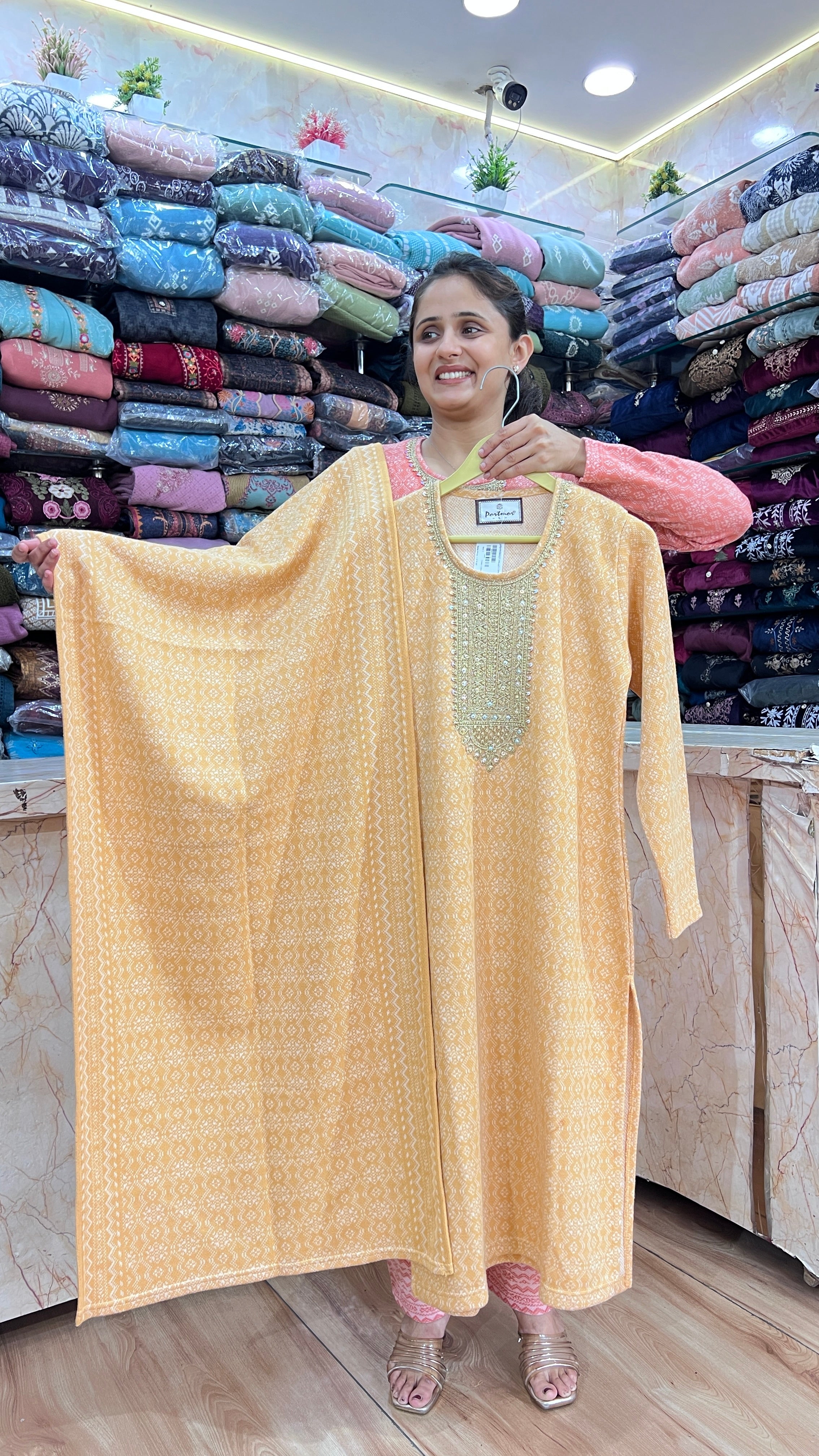 Knitted wool embroidered suit