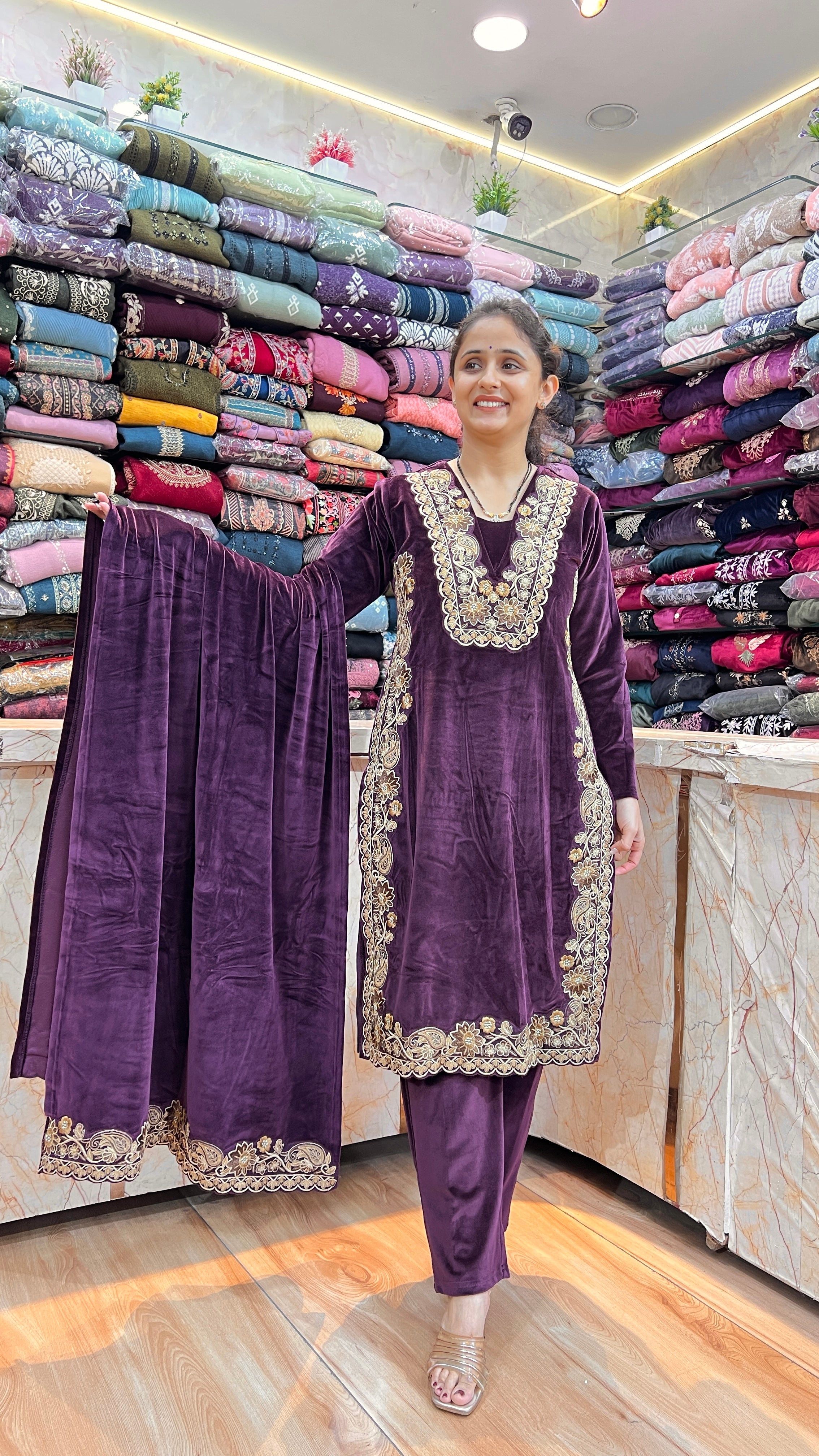 Heavy velvet embroidered suit(dc el 467)