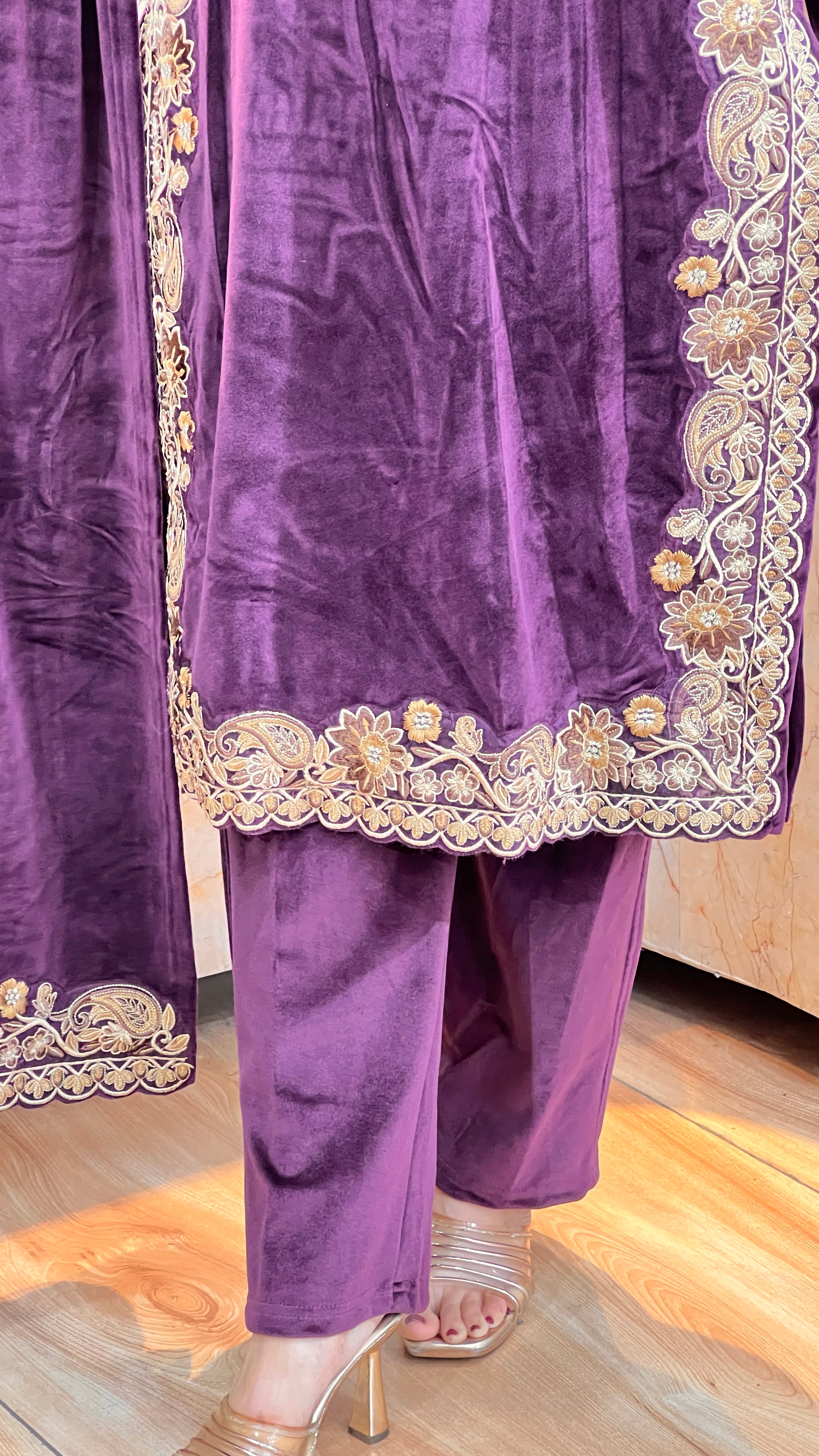 Heavy velvet embroidered suit(dc el 467)