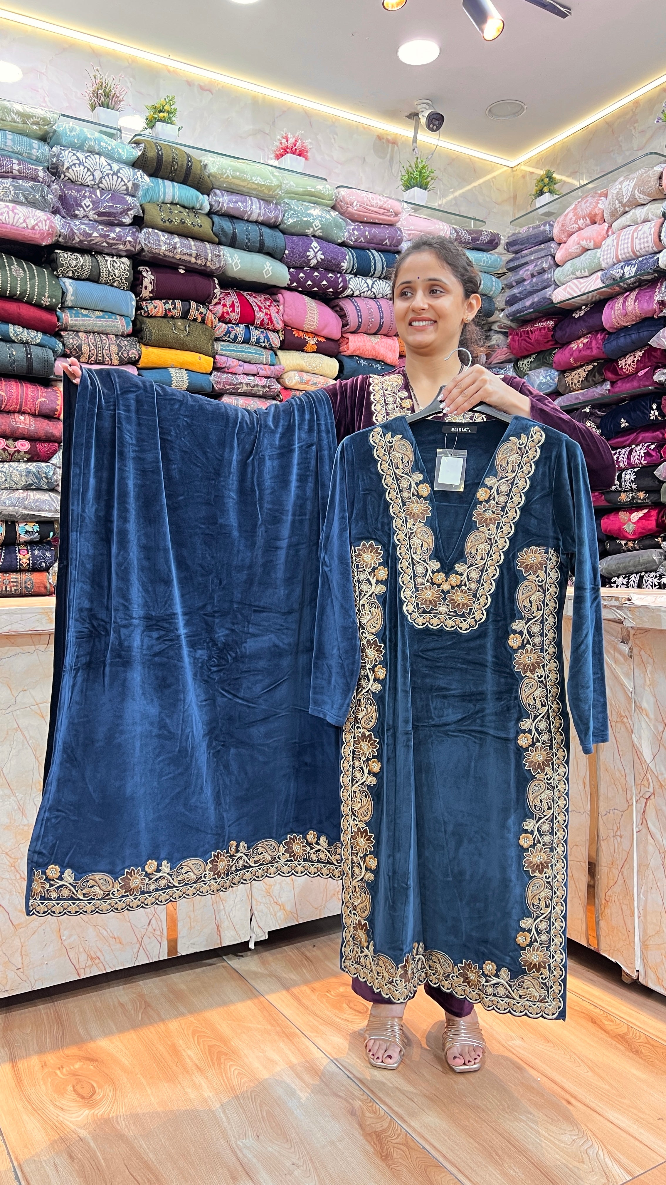 Heavy velvet embroidered suit(dc el 467)