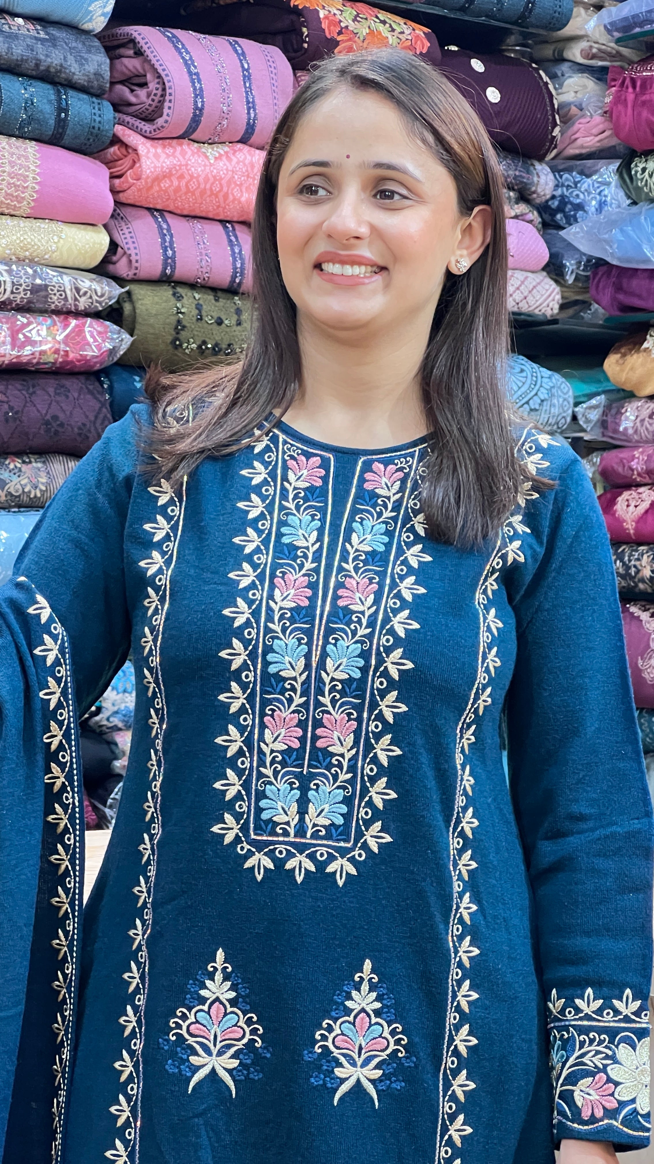 Embroidered daffodil wool suit (4413)