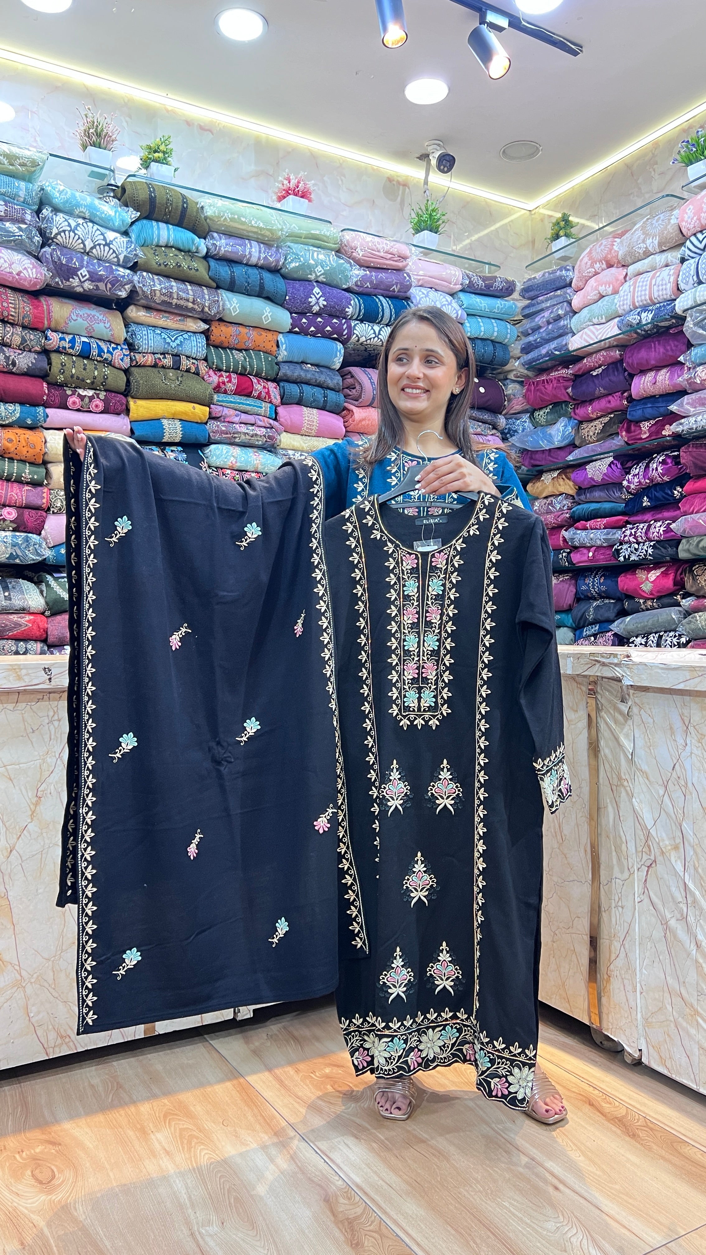 Embroidered daffodil wool suit (4413)