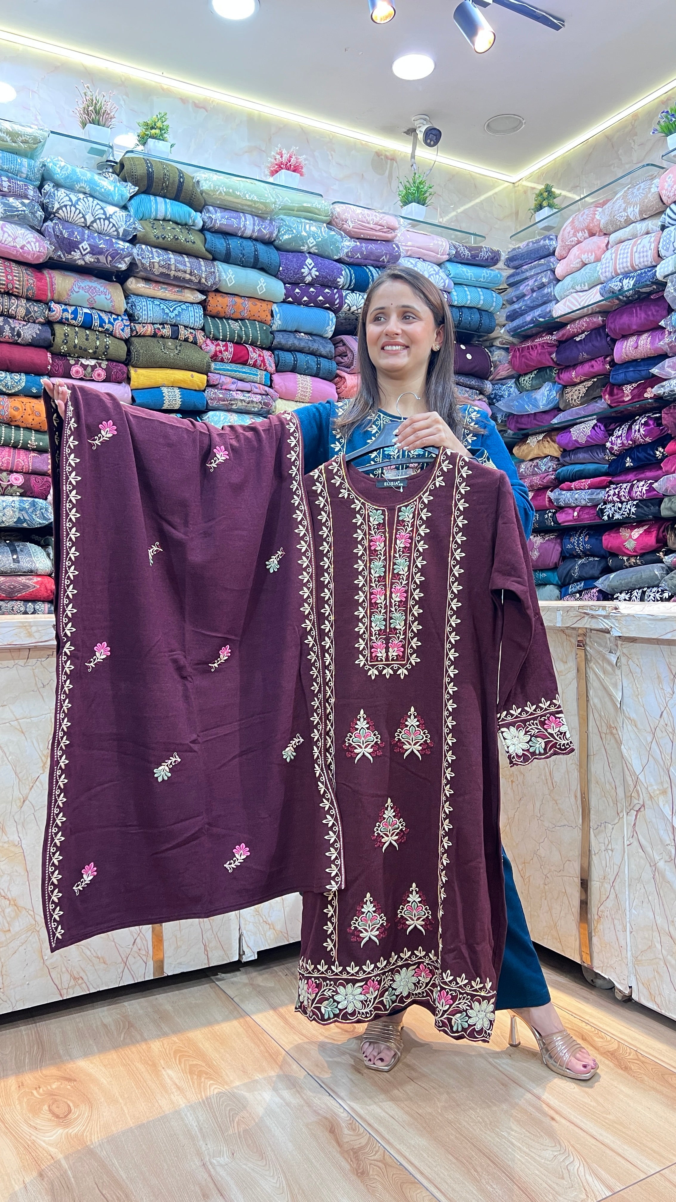 Embroidered daffodil wool suit (4413)