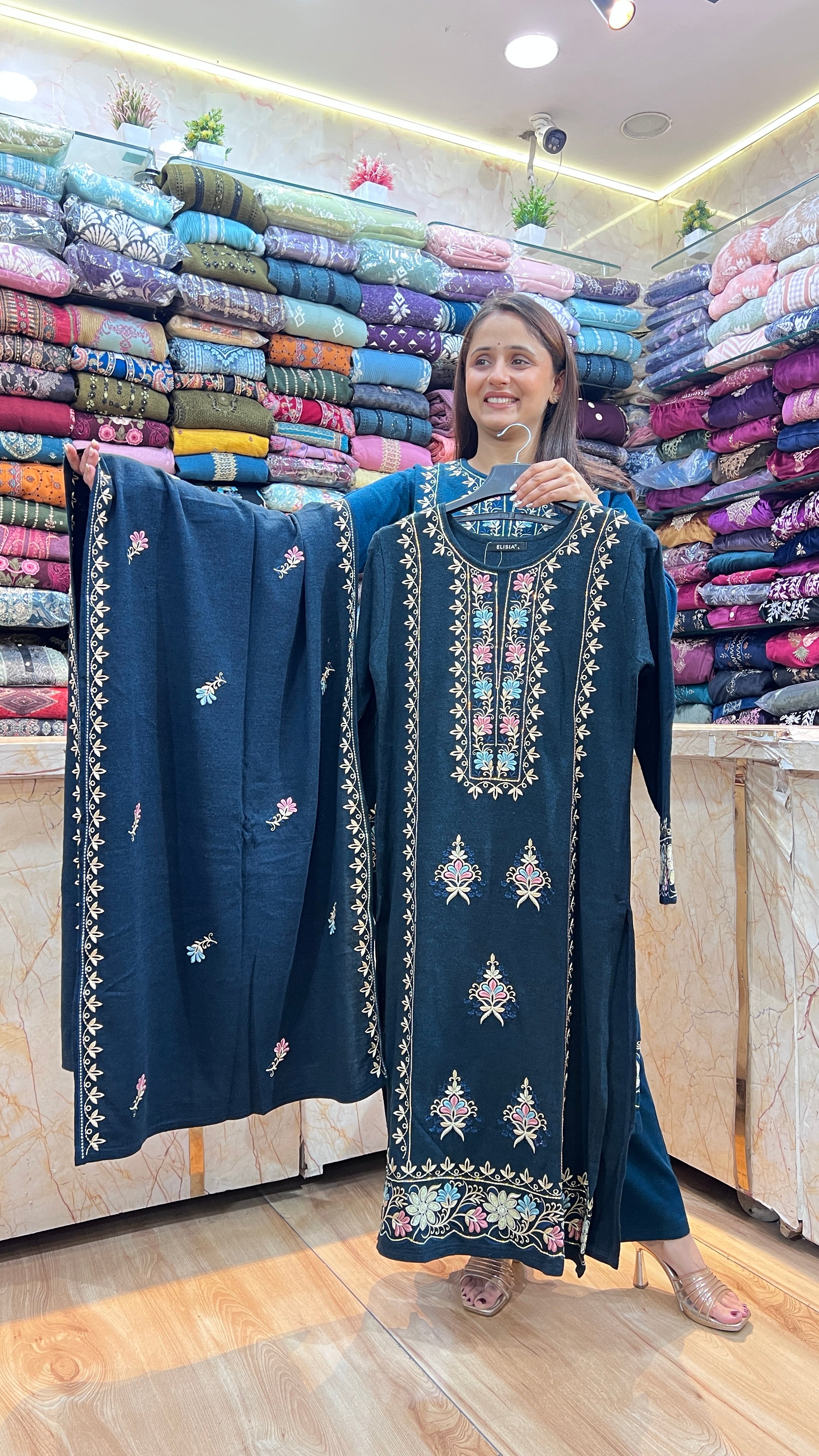 Embroidered daffodil wool suit (4413)