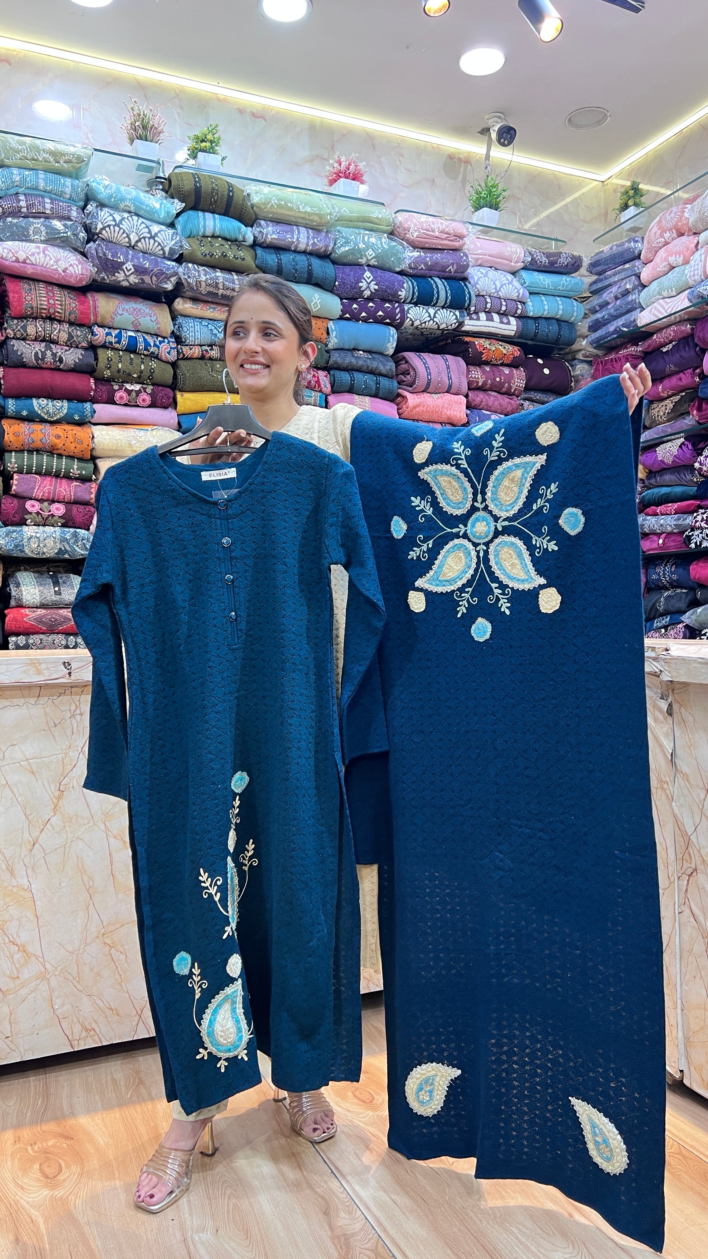 Embroidered daffodil wool suit (4102)